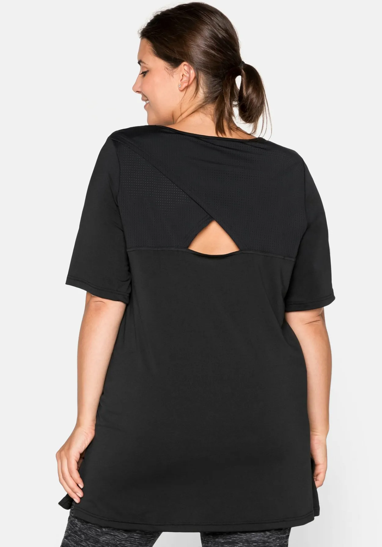 Funktionsshirt in Longform, mit Cut-out im Rücken<sheego Online