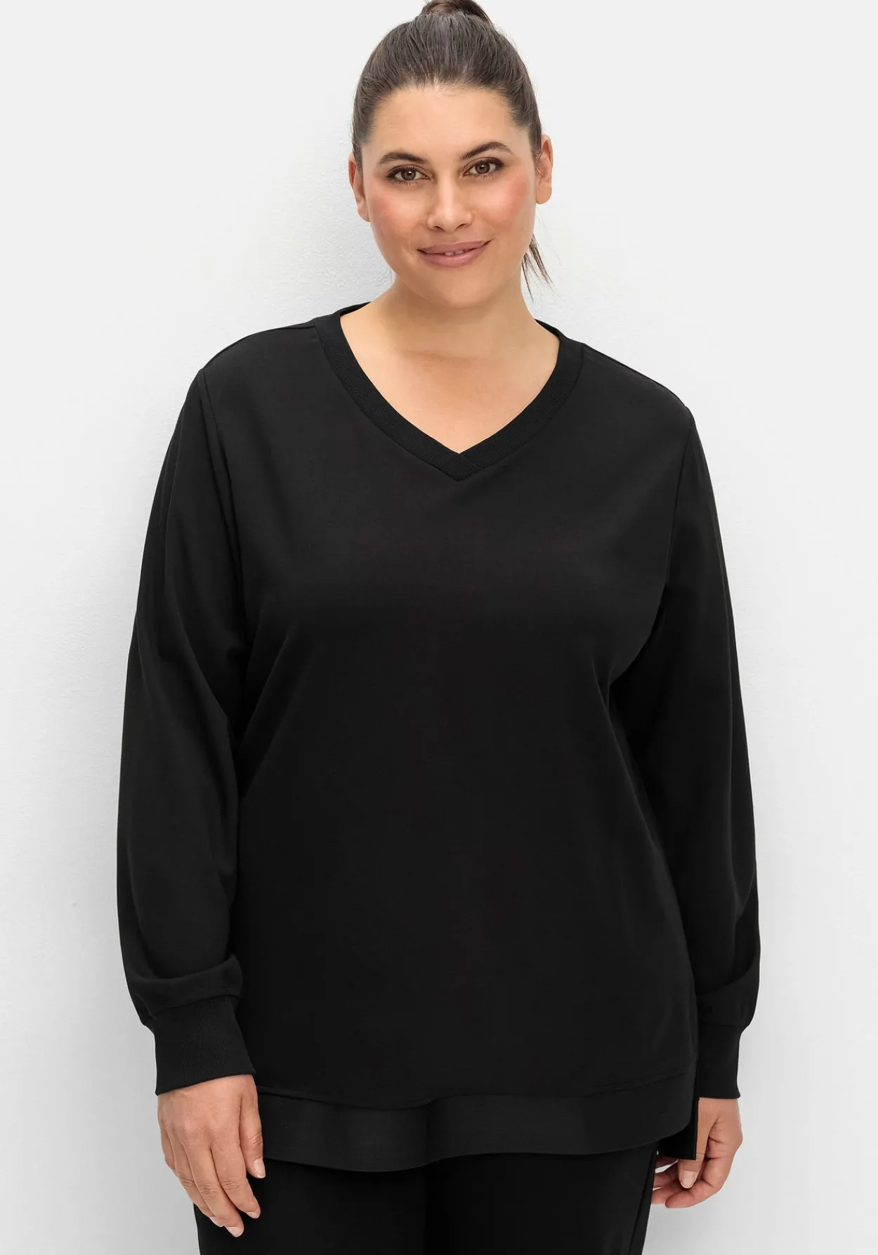 Funktions-Sweatshirt mit V-Ausschnitt<sheego Discount