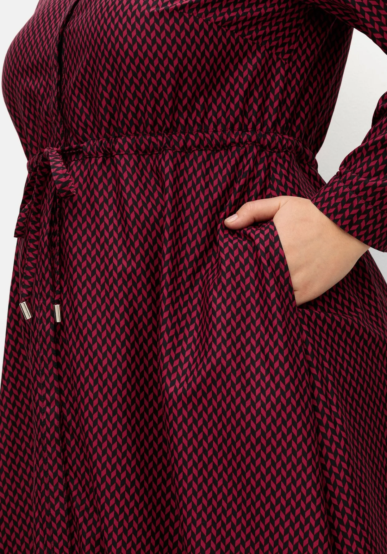 Gefüttertes Midikleid mit Alloverprint<sheego Hot