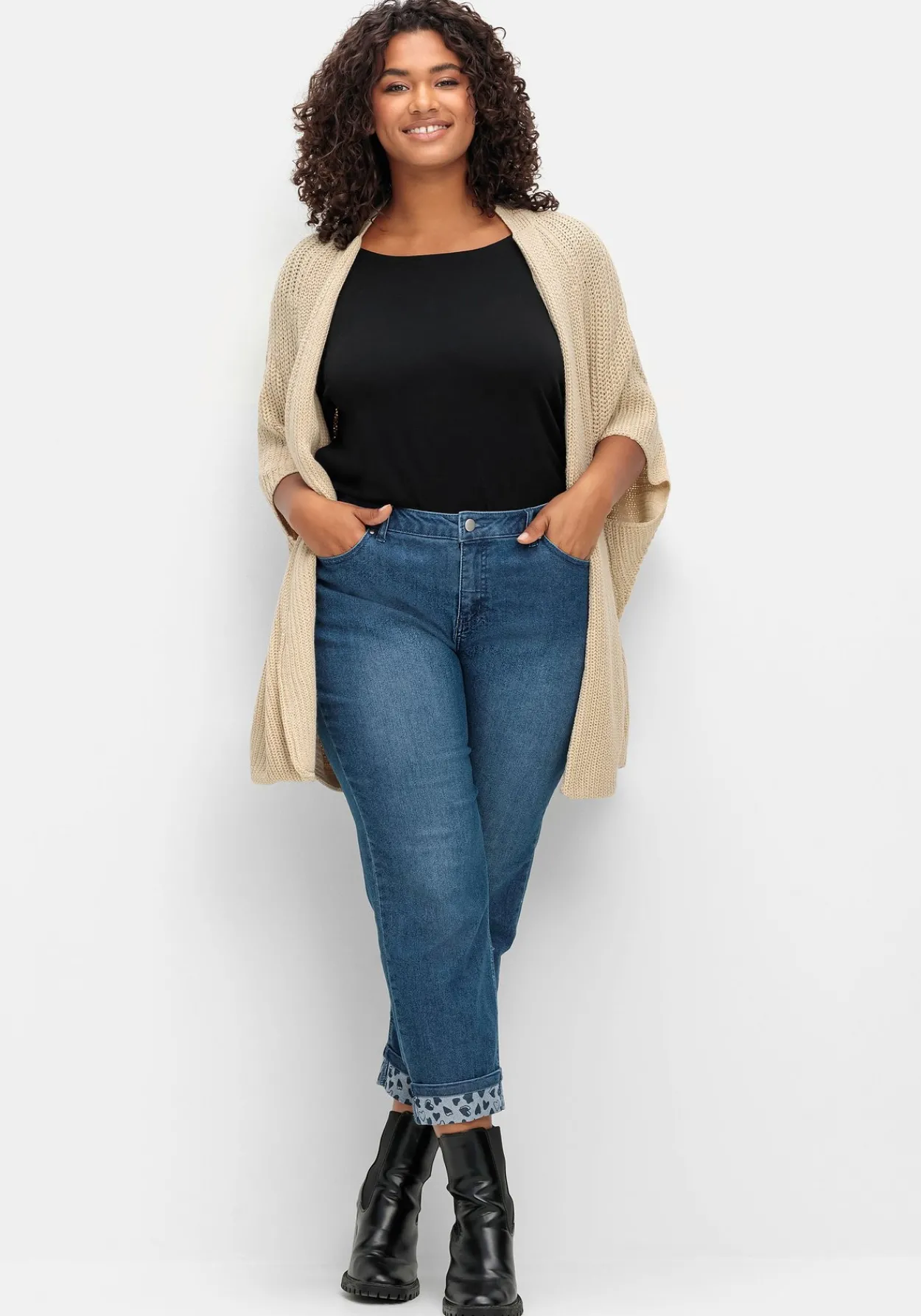 Gerade Jeans in 7/8-Länge, mit Herzchen-Einsätzen<sheego Fashion