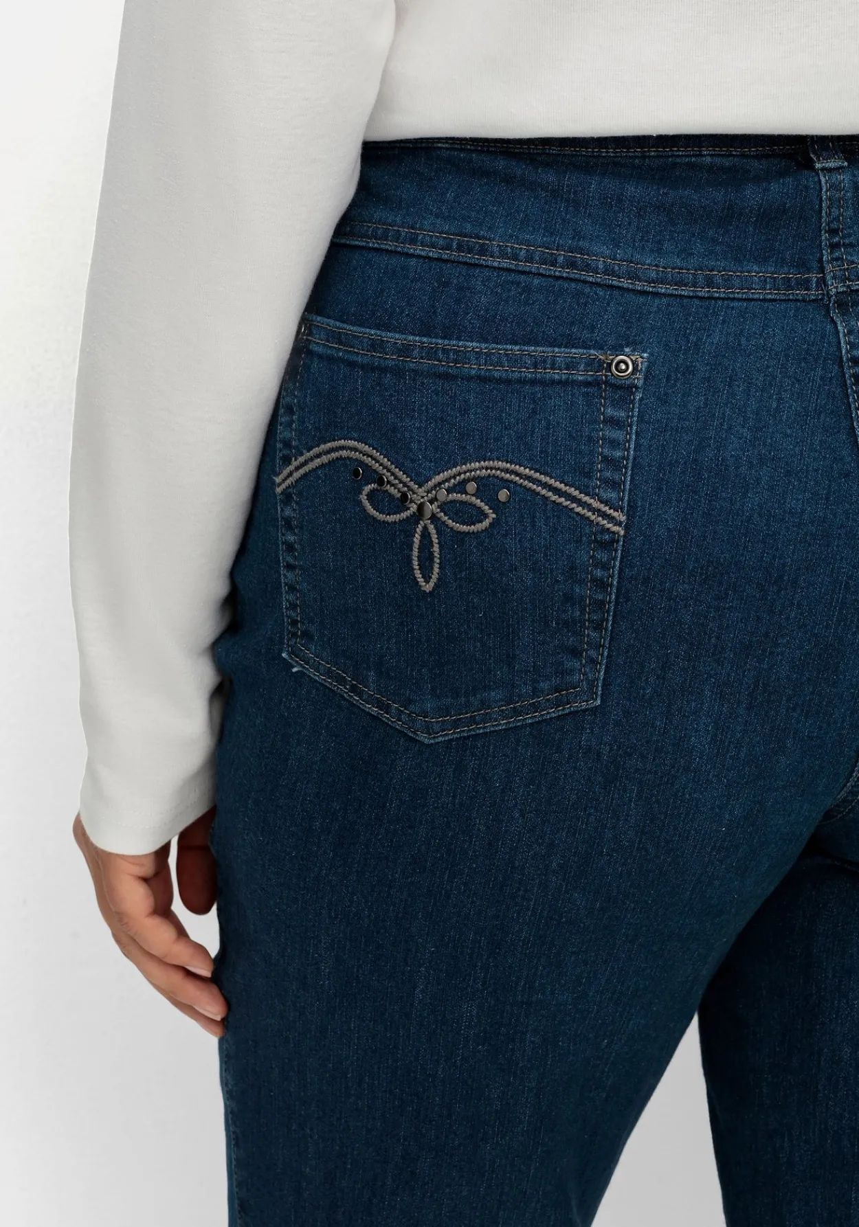 Gerade Jeans in 5-Pocket-Form<sheego x Collection L. New
