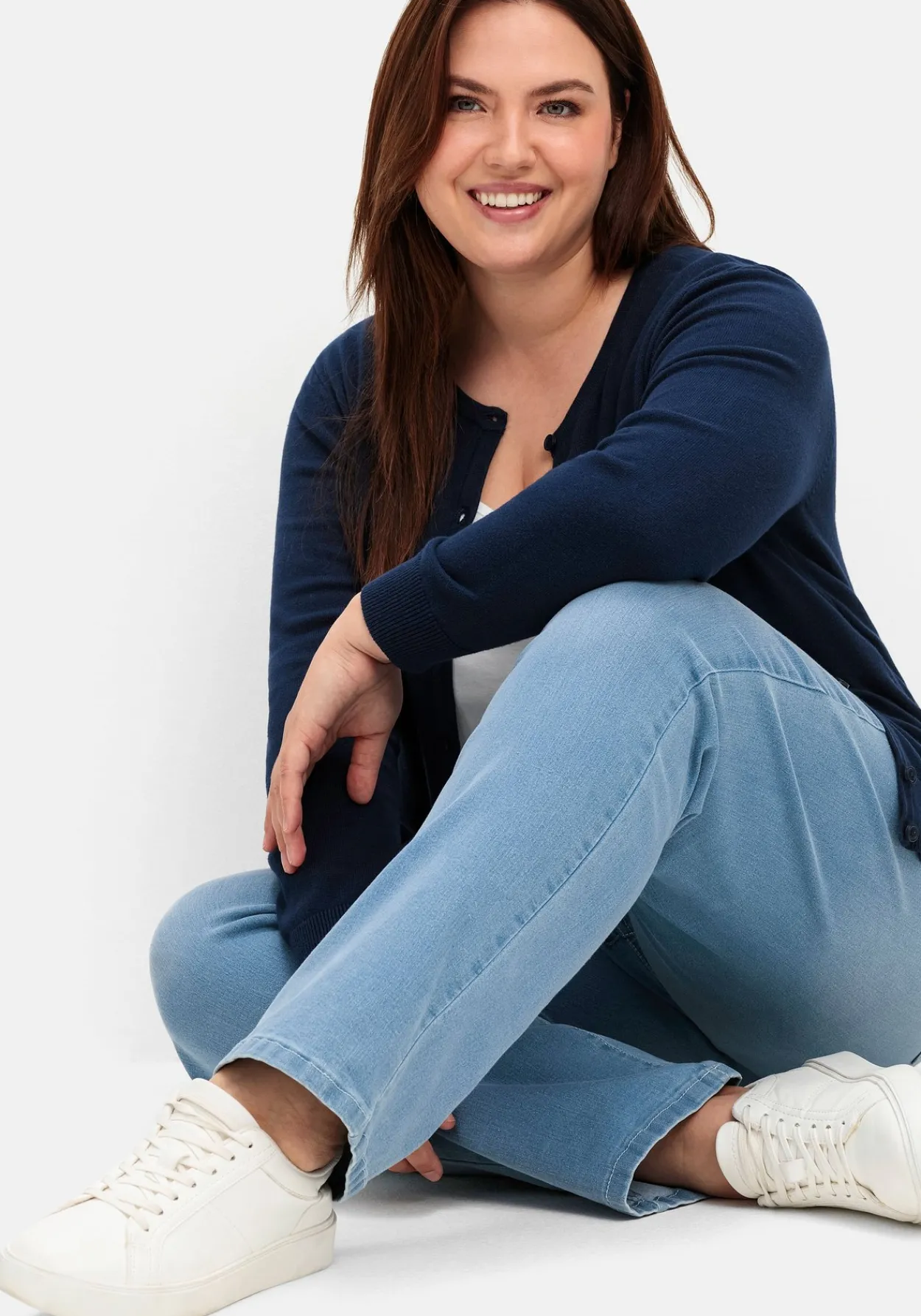 Gerade Jeans mit Rundum-Dehnbund<sheego Outlet