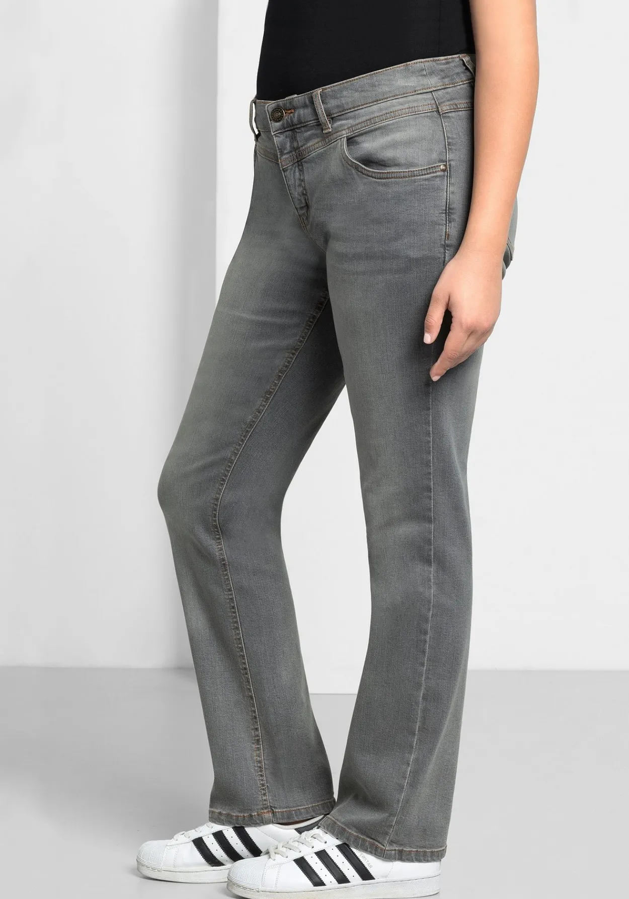Gerade Jeans mit Used-Effekten<sheego Best