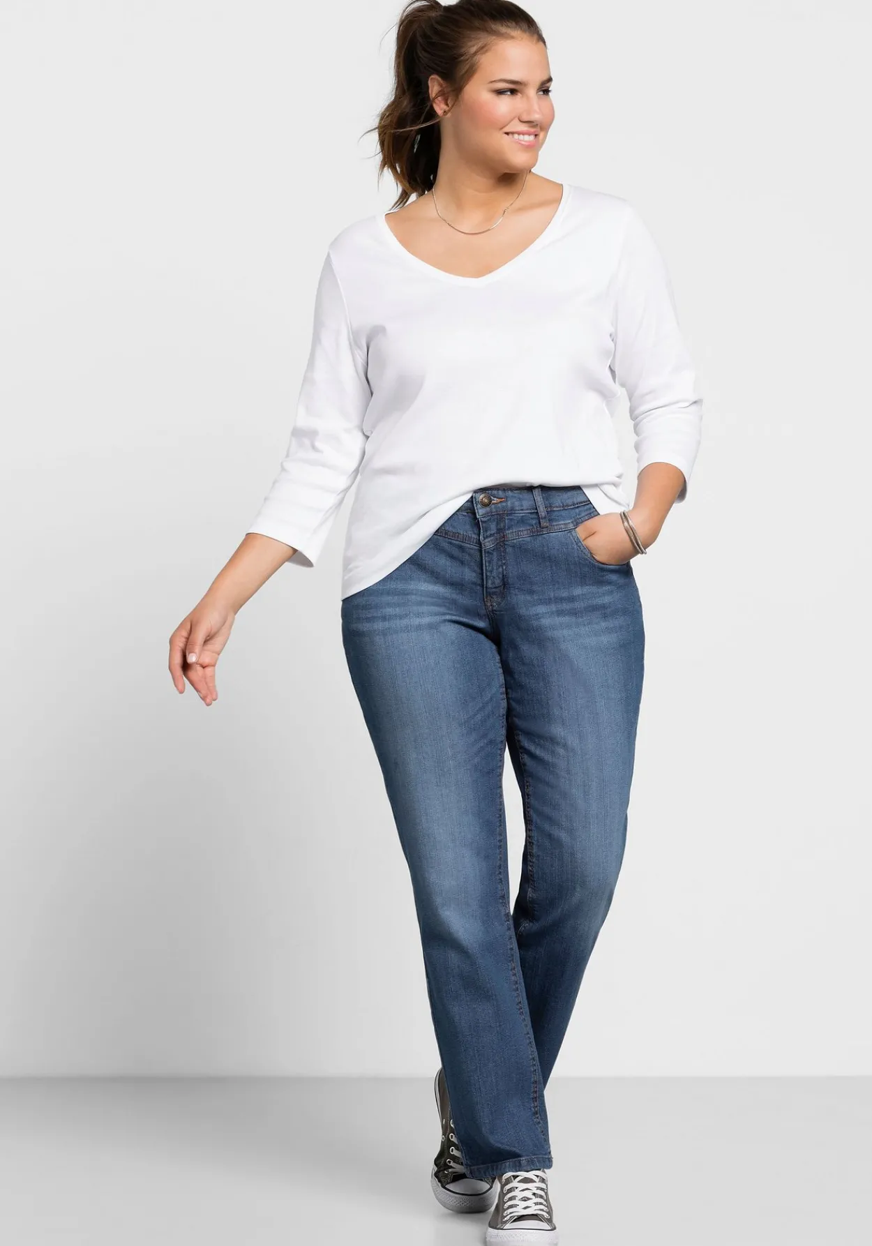 Gerade Jeans mit Used-Effekten<sheego Hot
