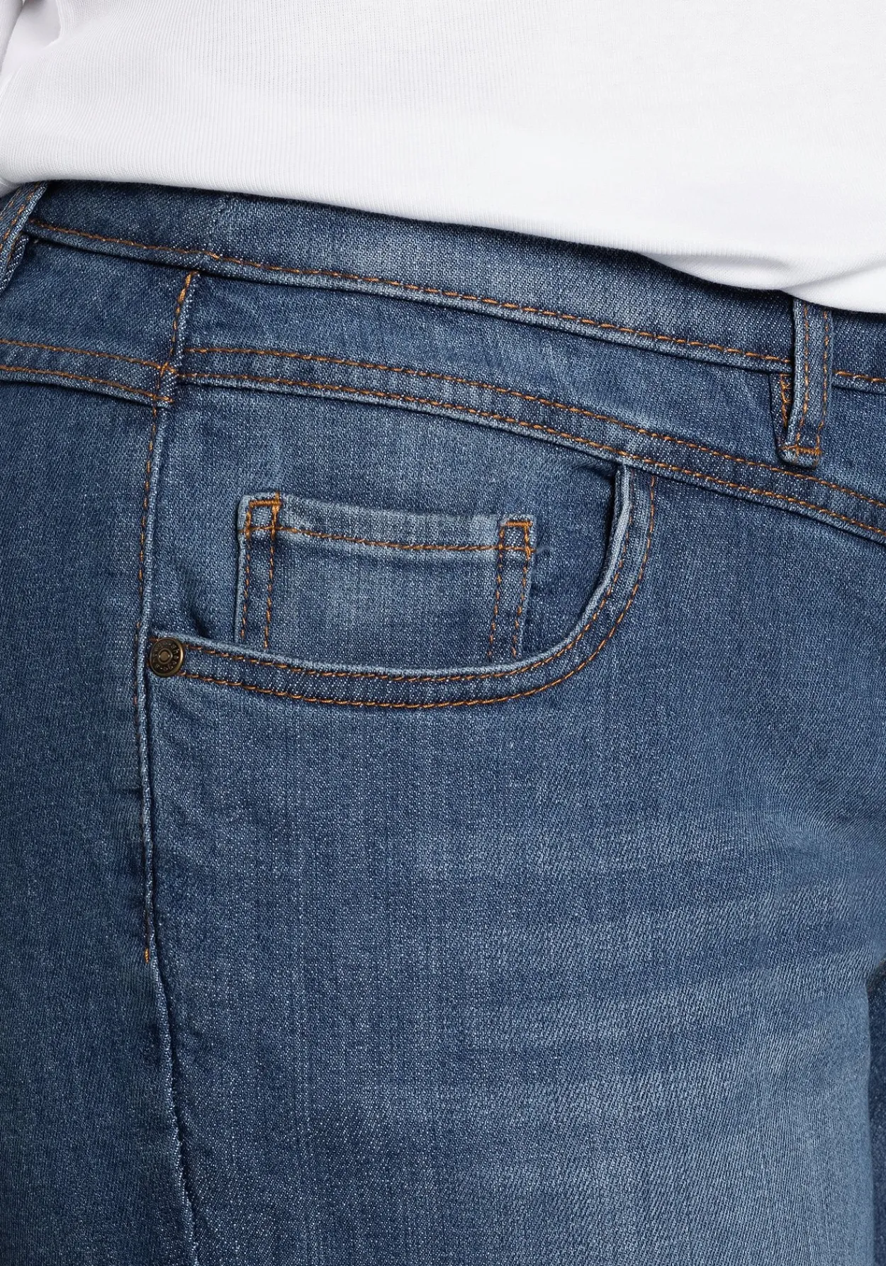 Gerade Jeans mit Used-Effekten<sheego Hot