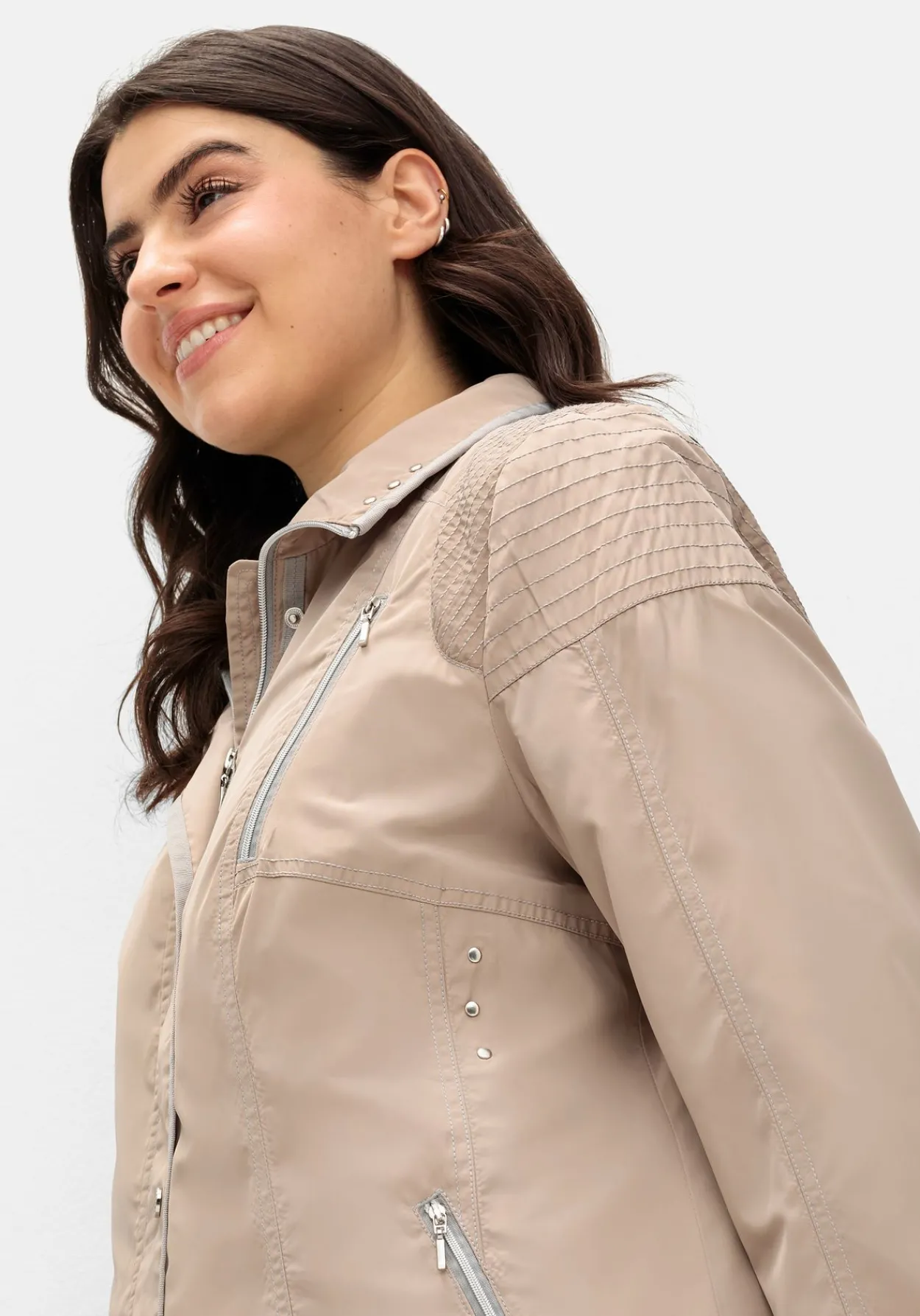 Jacke mit silberfarbenen Kontrastdetails<sheego Discount