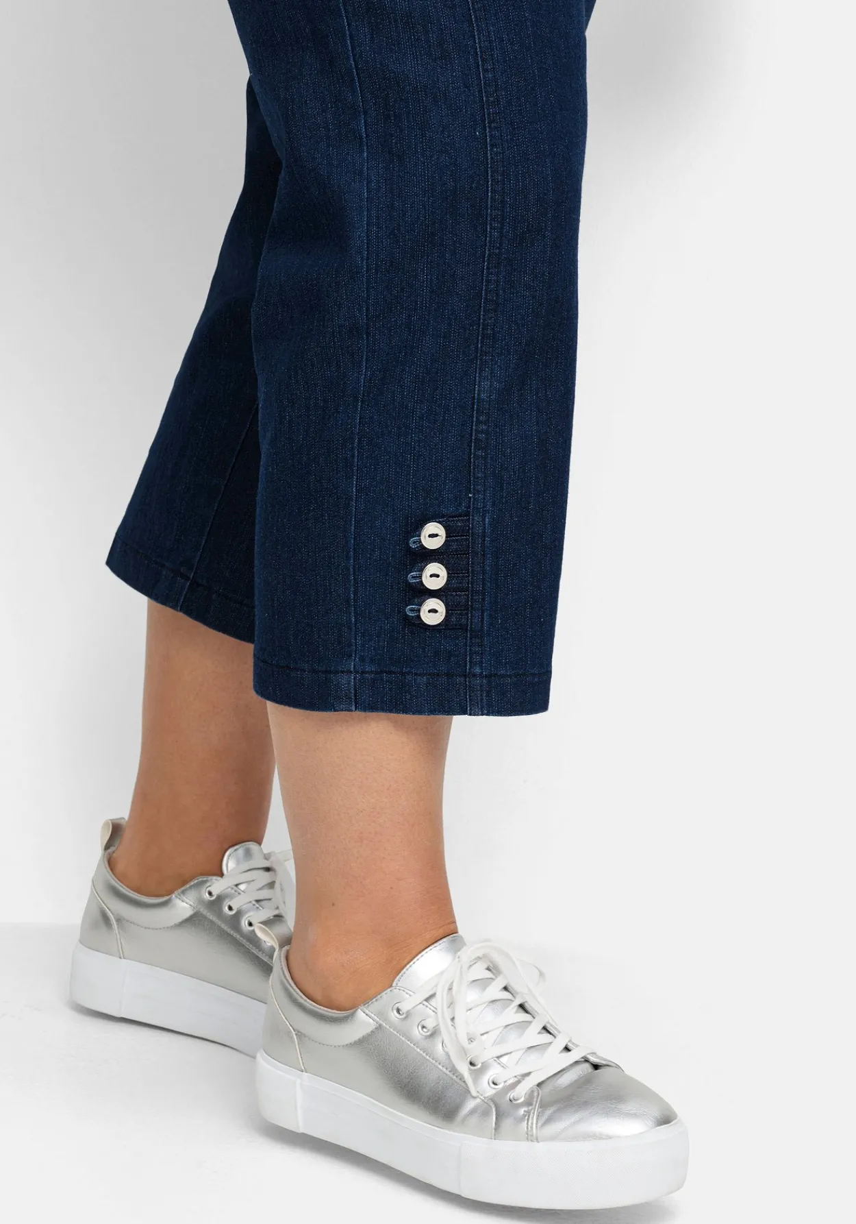 7/8-Jeans mit Zierknöpfen am Saum<sheego Fashion