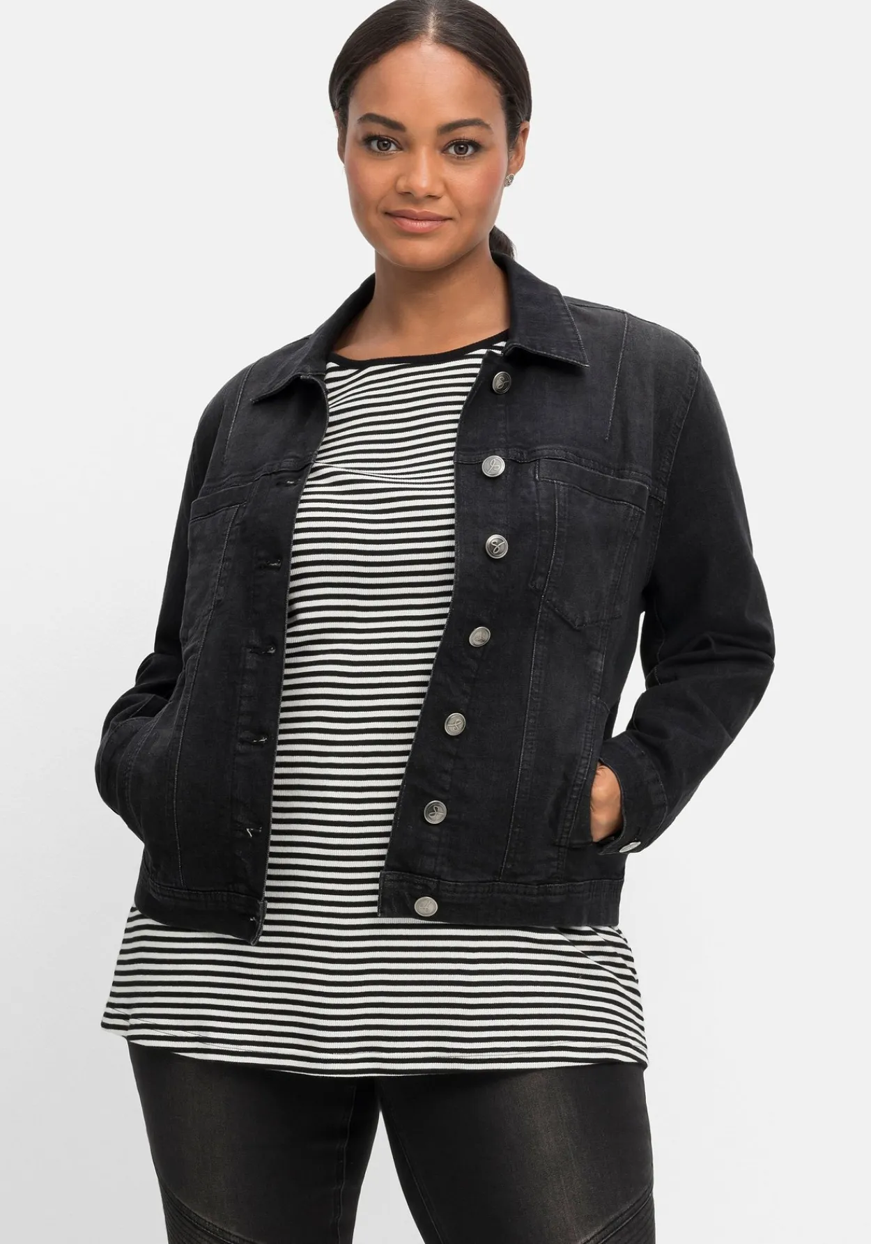 Jeansjacke in leicht taillierter und verkürzter Form<sheego New