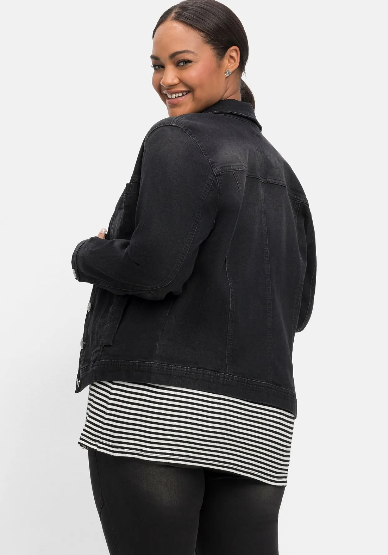 Jeansjacke in leicht taillierter und verkürzter Form<sheego New