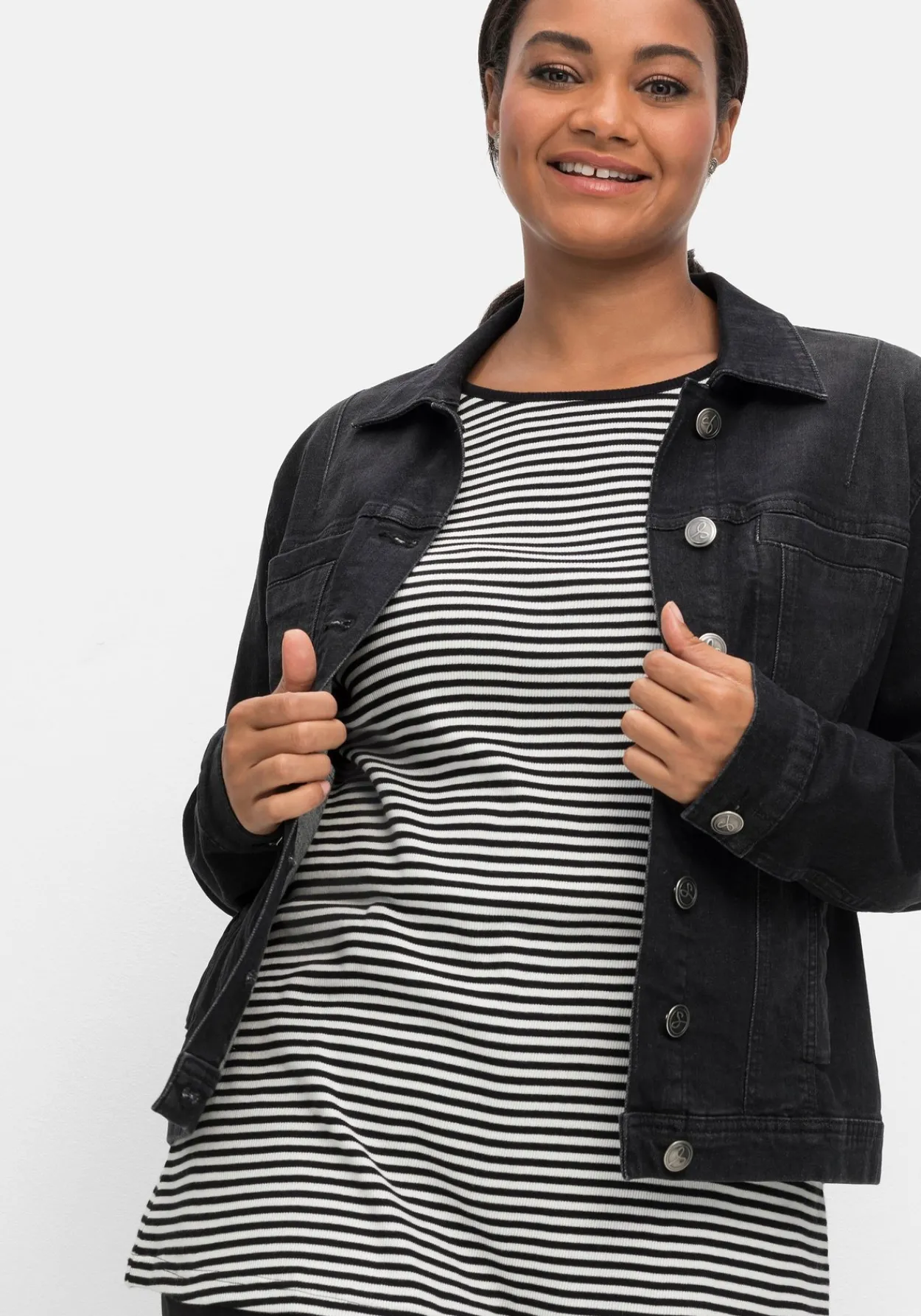 Jeansjacke in leicht taillierter und verkürzter Form<sheego New