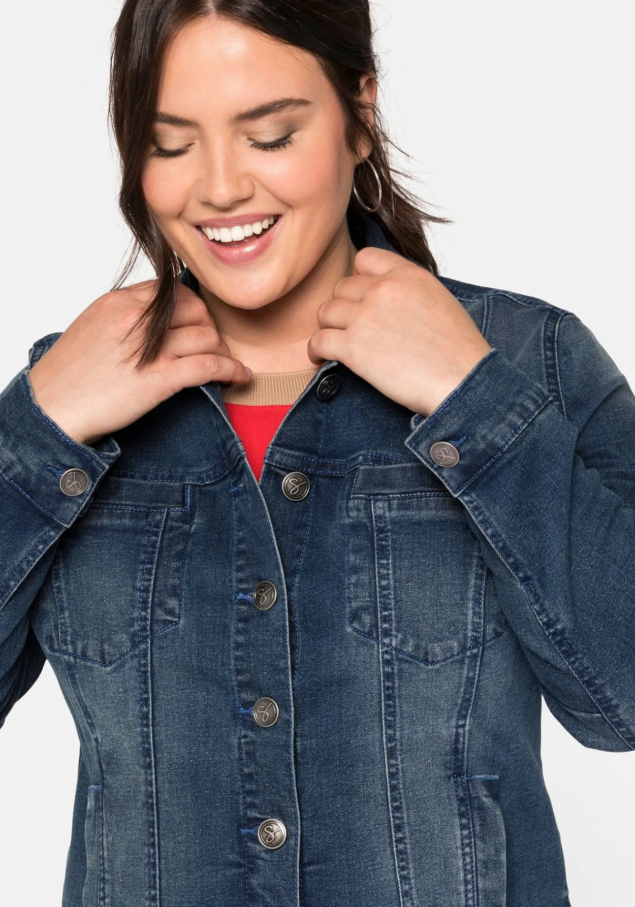 Jeansjacke in leicht taillierter und verkürzter Form<sheego Discount