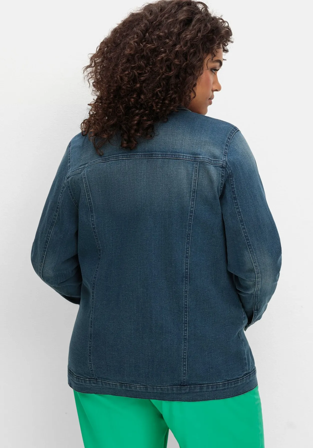 Jeansjacke in taillierter Form, mit Brusttaschen<sheego Discount