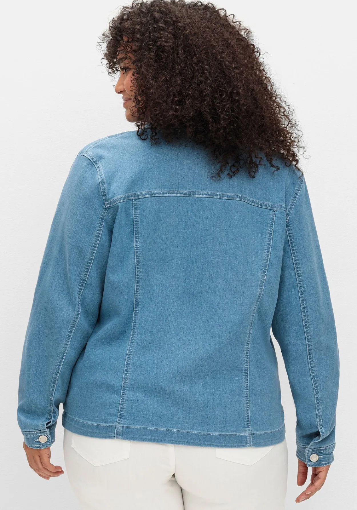 Jeansjacke mit Hemdkragen und Brusttaschen<sheego Discount