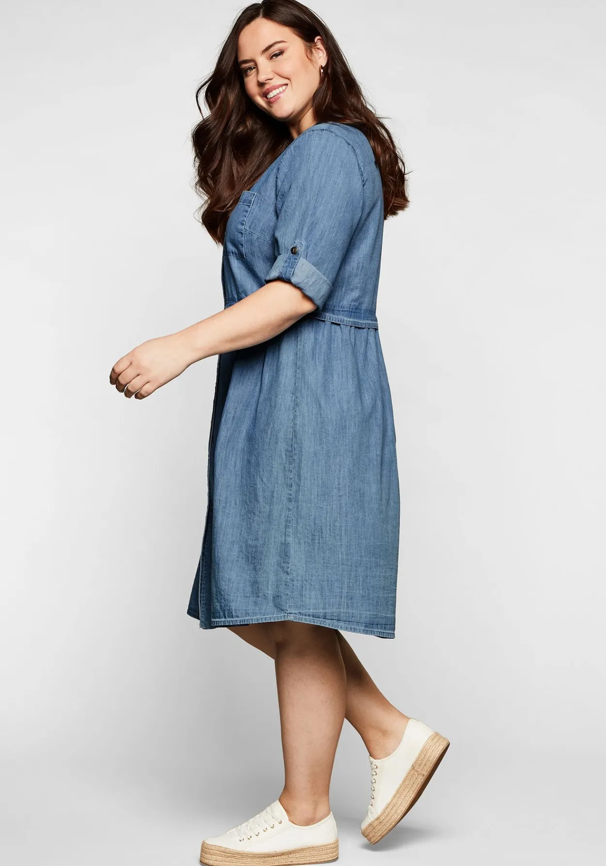 Jeanskleid mit Knopfleiste und hoher Taille<sheego Online