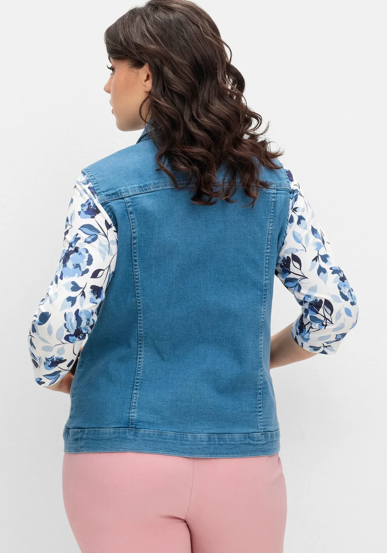 Jeansweste in leicht taillierter Form<sheego Online