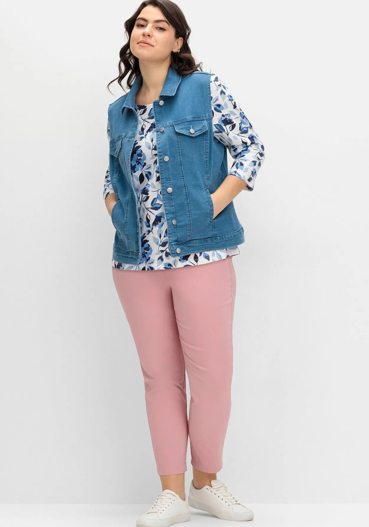 Jeansweste in leicht taillierter Form<sheego Online