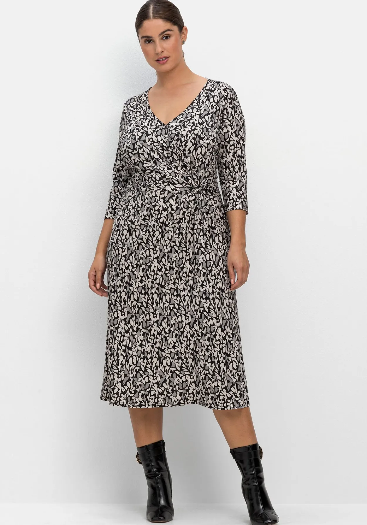 Jerseykleid in Wickeloptik, mit Blätterprint<sheego Clearance