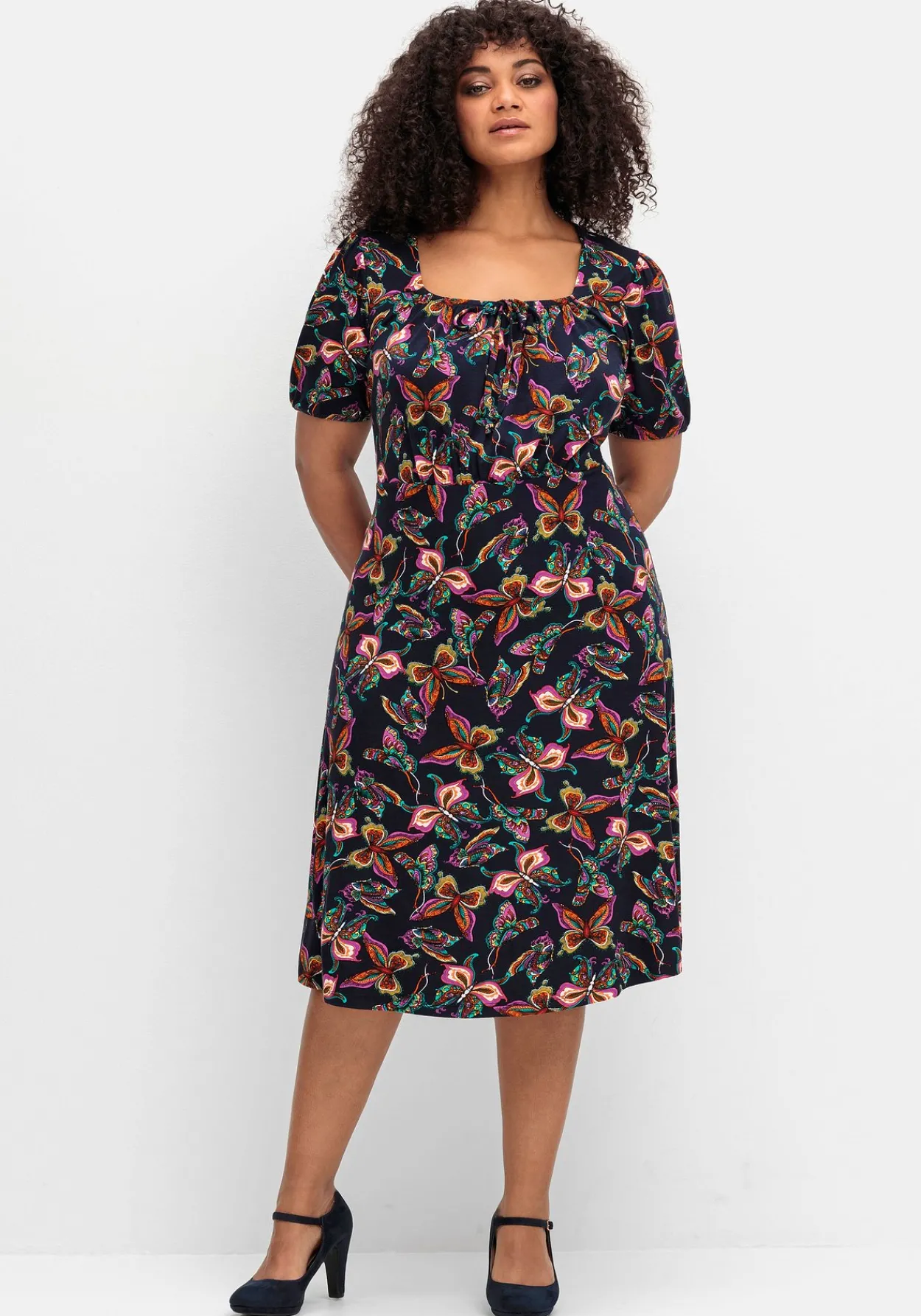 Jerseykleid mit Karree-Ausschnitt und Alloverprint<sheego by Joe Browns Online