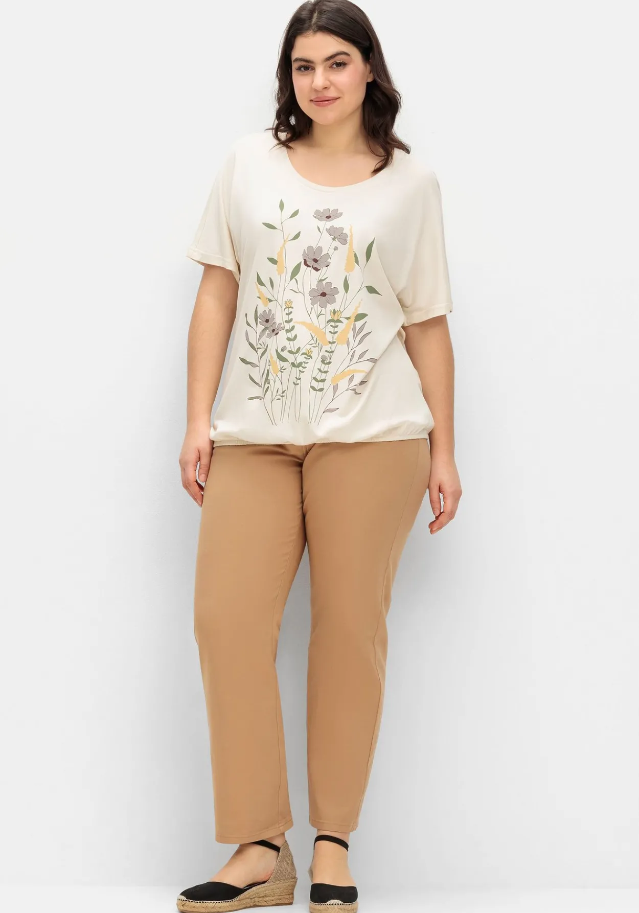 Jerseyshirt mit Blumen-Frontprint<sheego Fashion