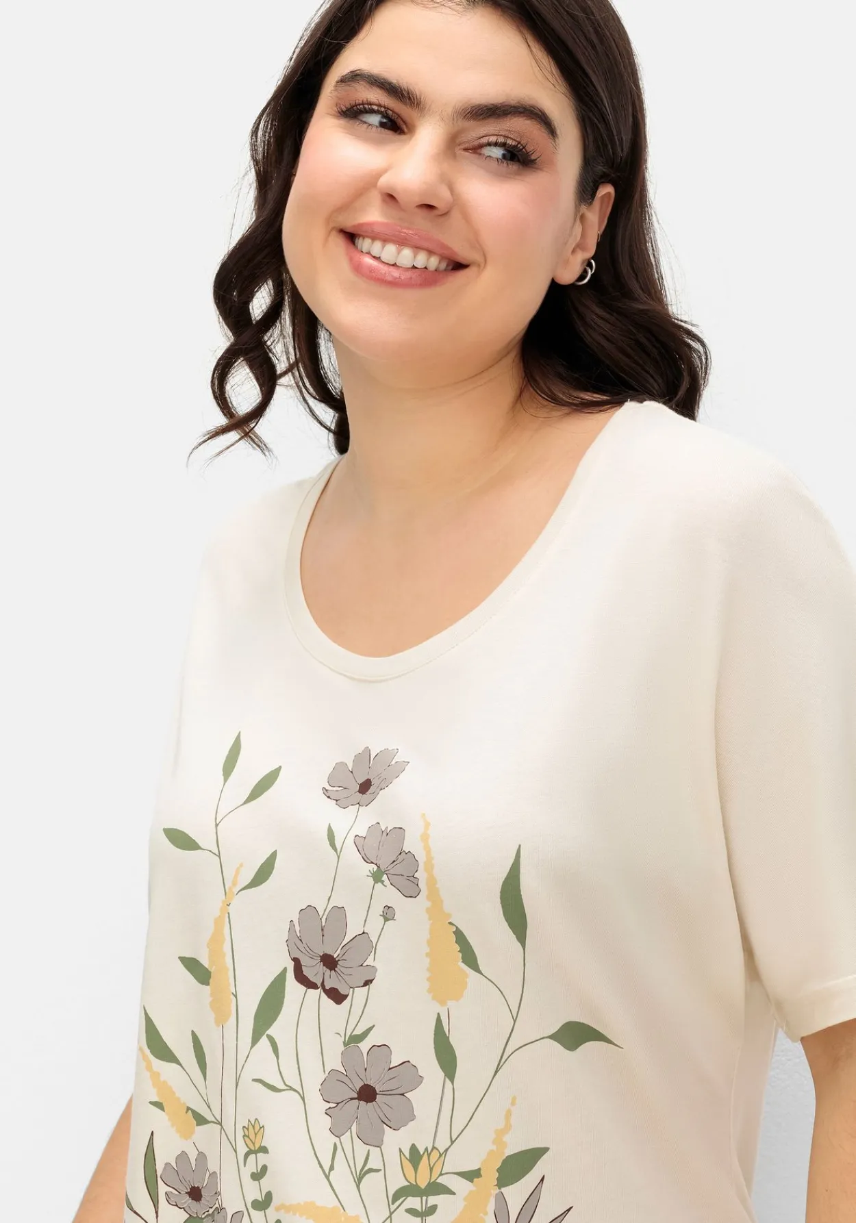 Jerseyshirt mit Blumen-Frontprint<sheego Fashion
