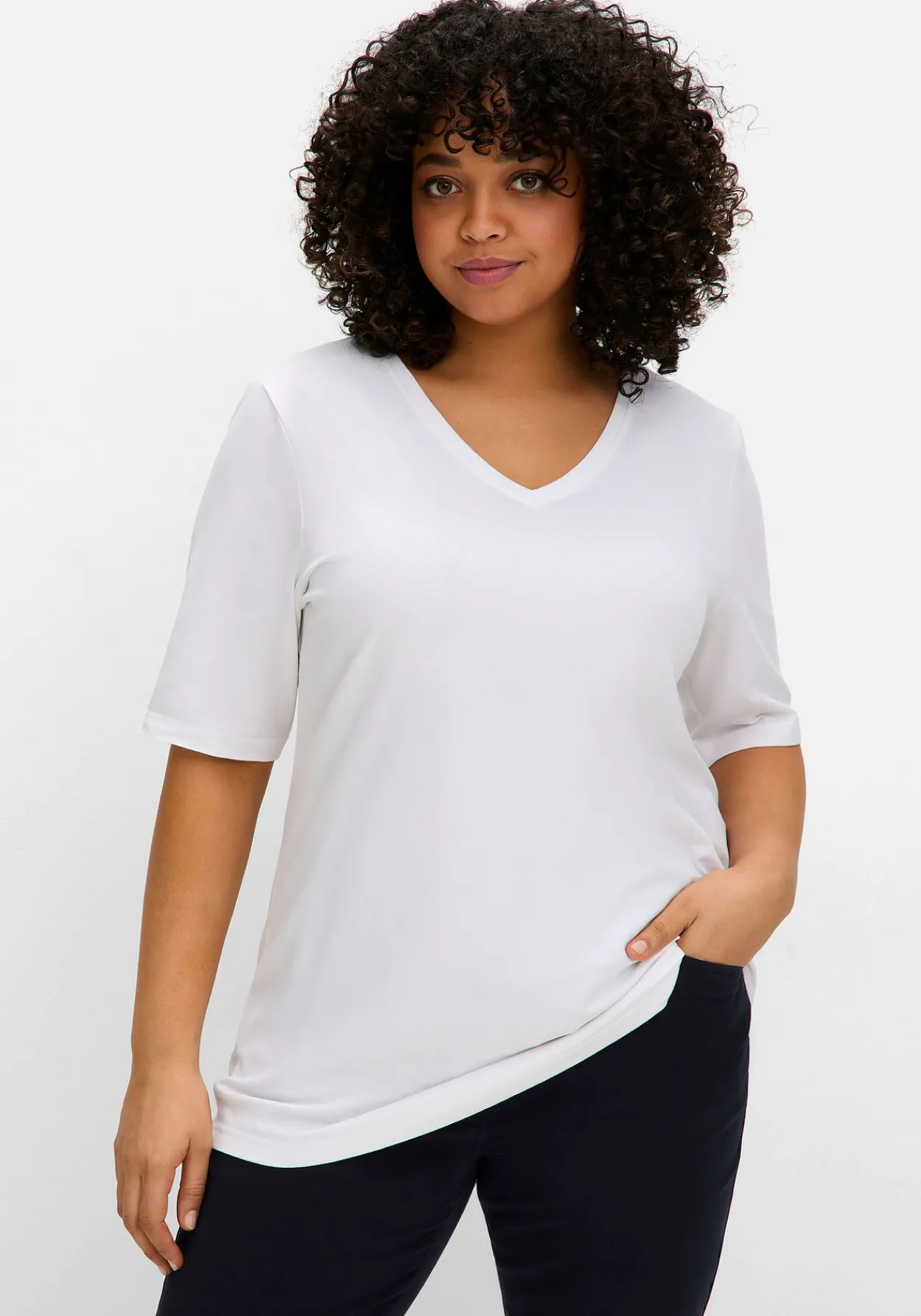 Jerseyshirt mit V-Ausschnitt, leicht tailliert<sheego New