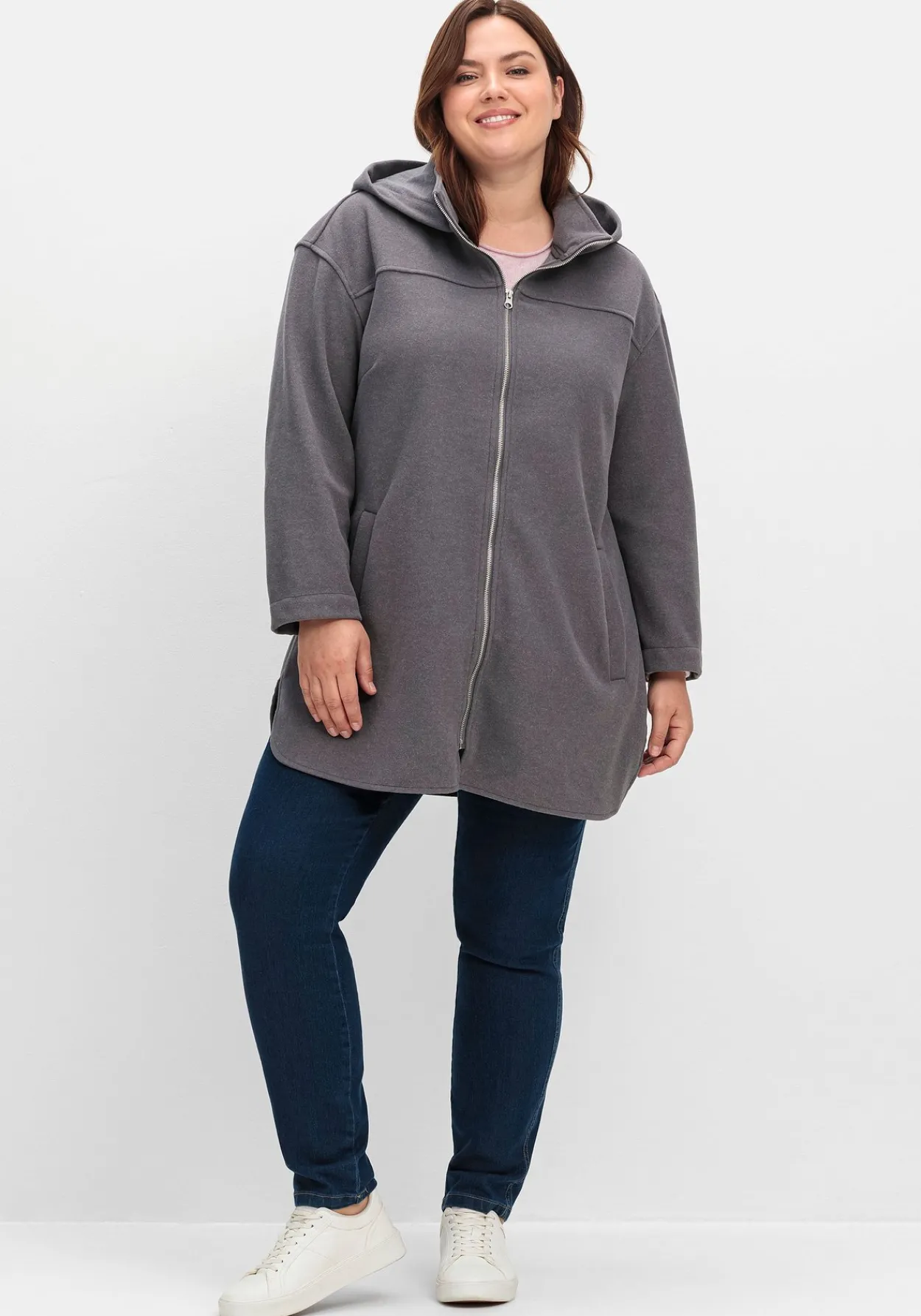 Kapuzenjacke mit Stehkragen und Reißverschluss<sheego Sale