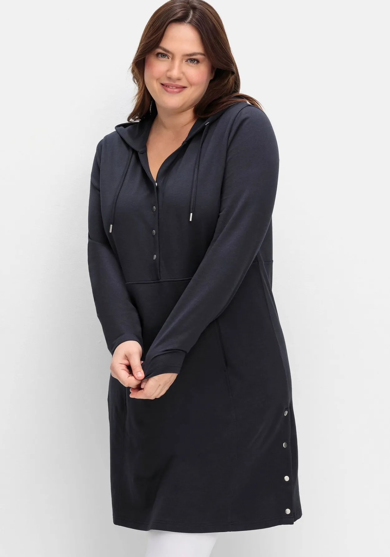 Kapuzenkleid mit Seitenschlitzen und Knopfleiste<sheego Outlet