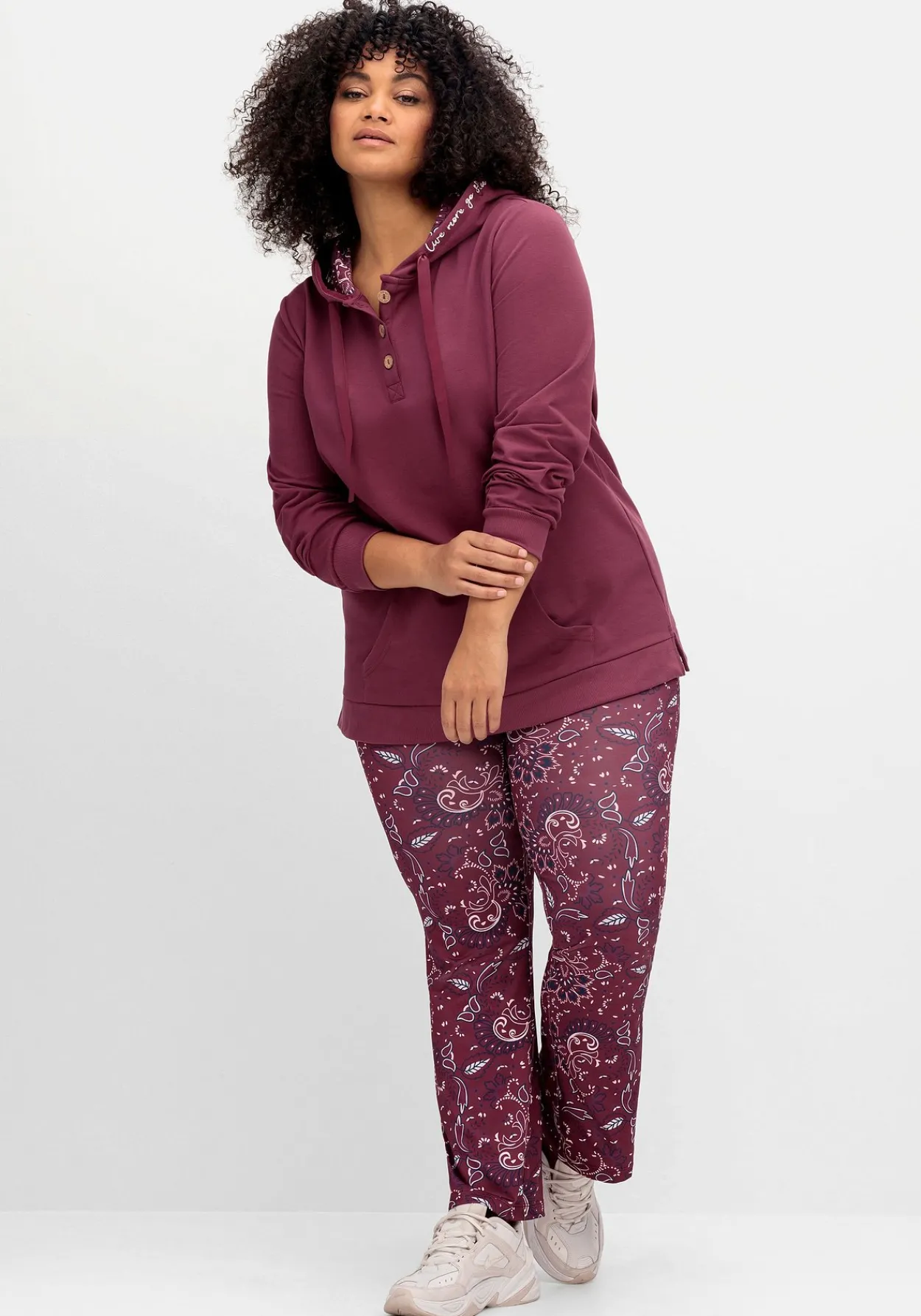 Kapuzensweatshirt mit Knopfleiste und Kängurutaschen<sheego by Joe Browns Fashion