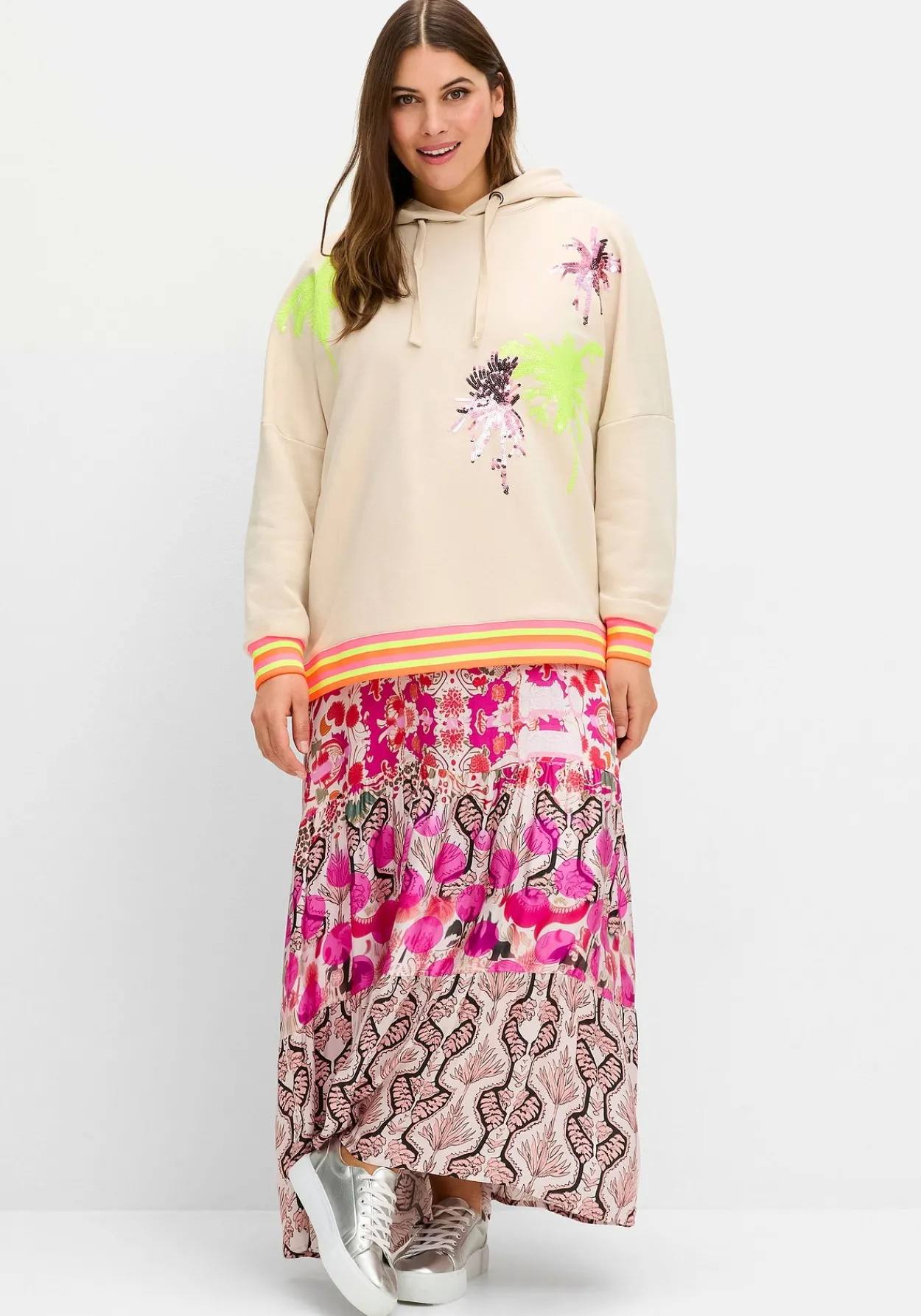 Kapuzensweatshirt mit Palmenprints und Ringelbündchen<sheego loves miss goodlife Fashion