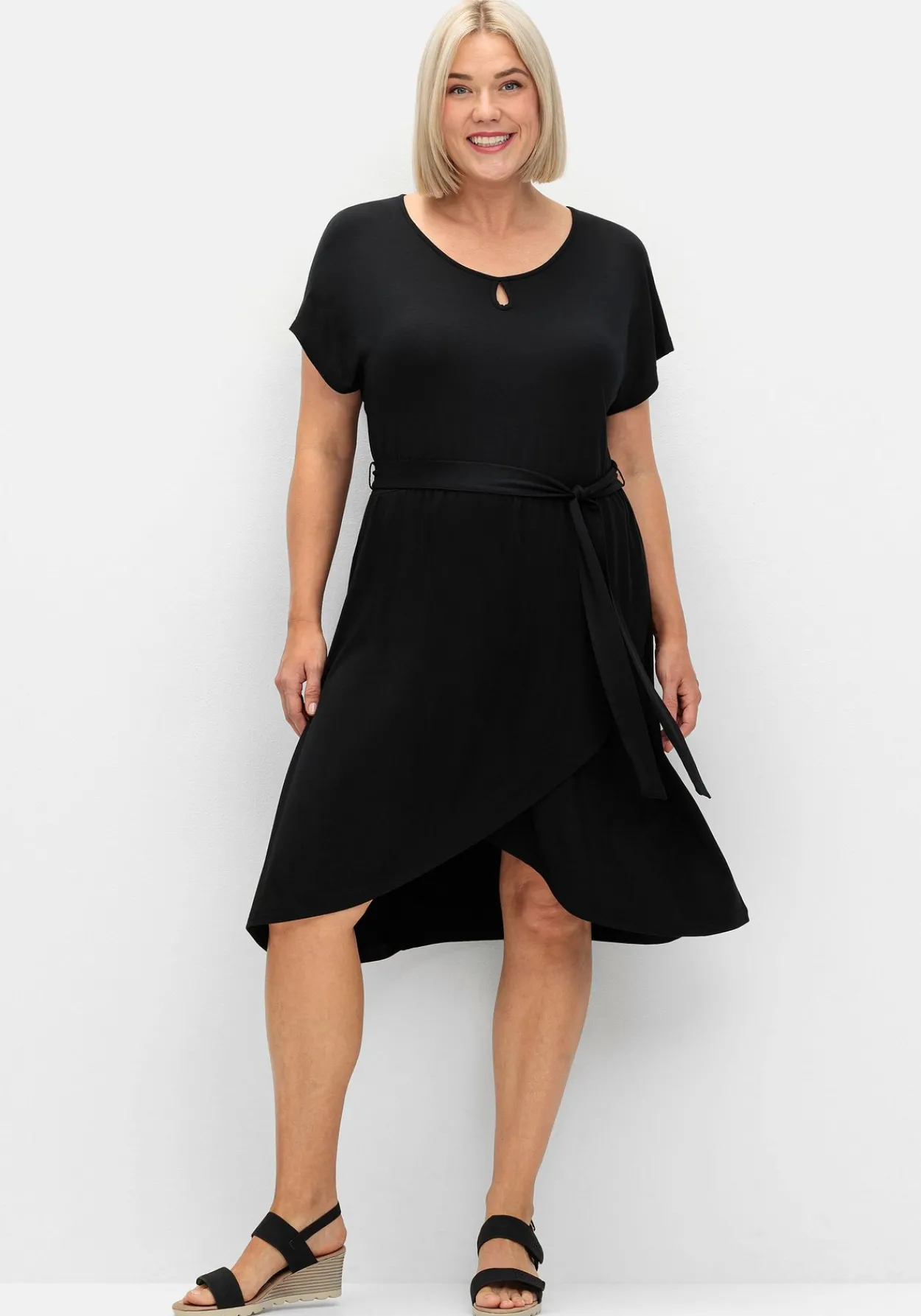 Kleid in Wickeloptik, mit Taillen-Bindeband<sheego New