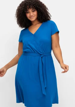 Kleid in Wickeloptik mit raffiniertem Rückenausschnitt<sheego Outlet