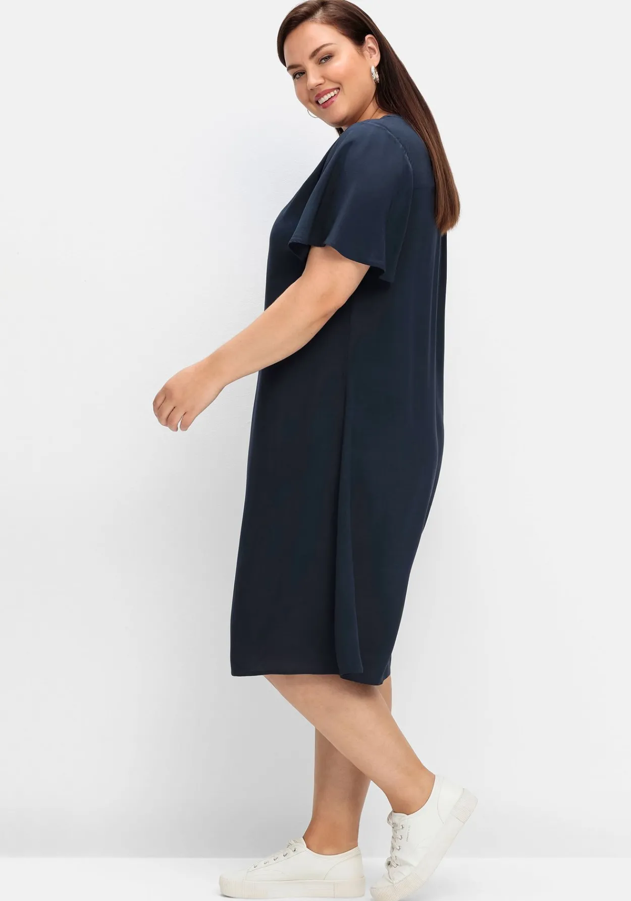 Kleid mit Schlitz und Bindeband am Ausschnitt<sheego New