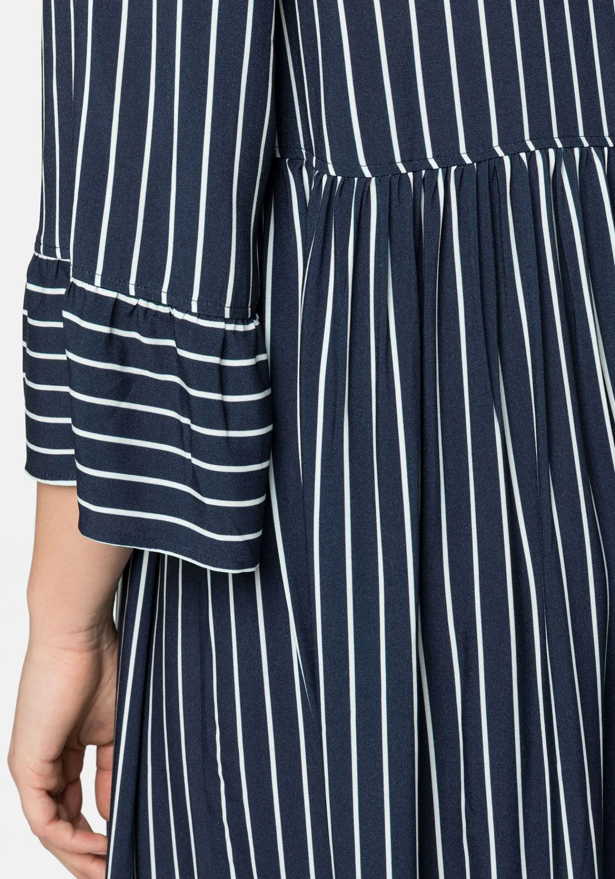 Kleid mit Streifen, weit schwingender Rock<sheego Fashion