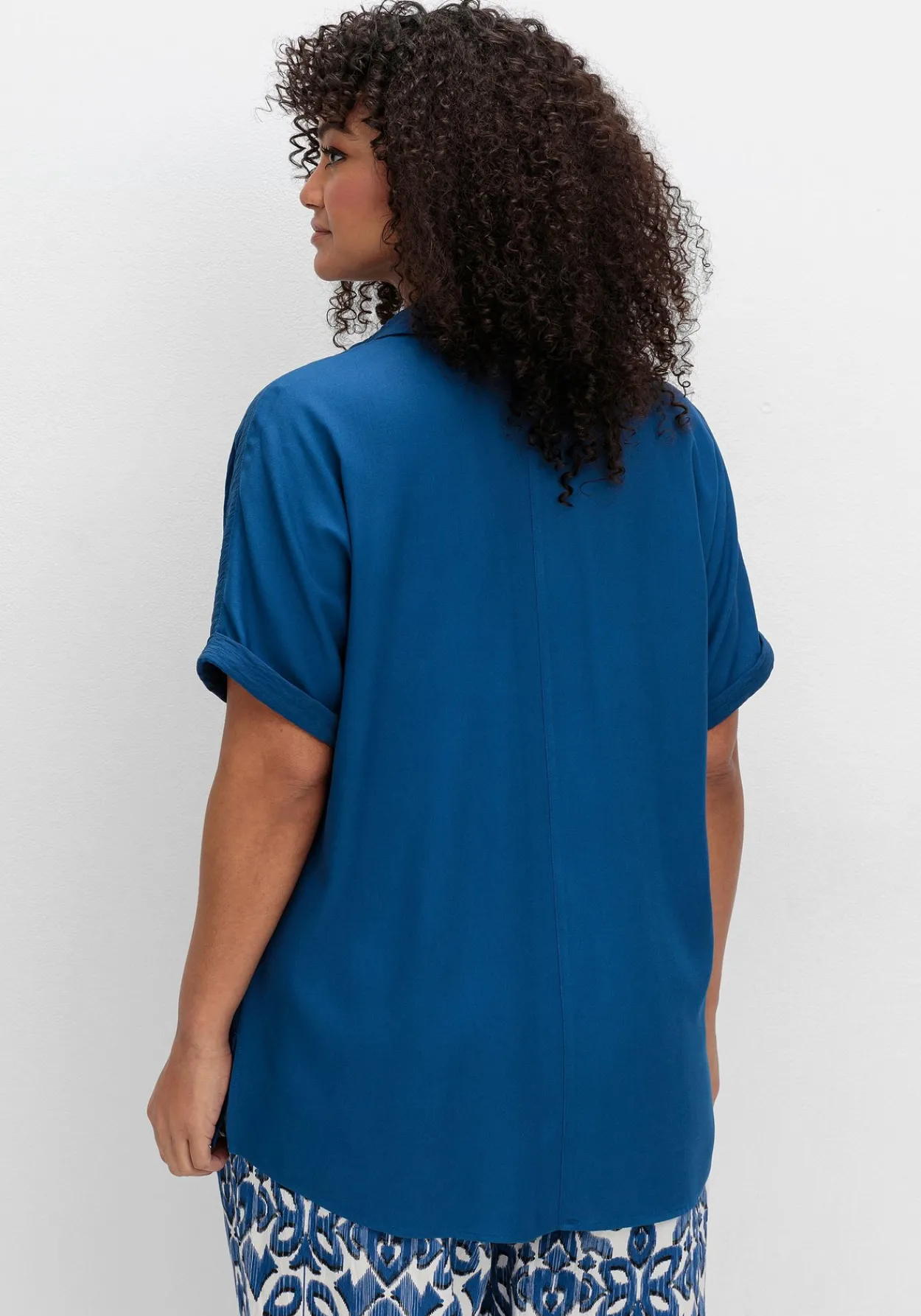 Kurzarm-Hemdbluse im Materialmix<sheego New