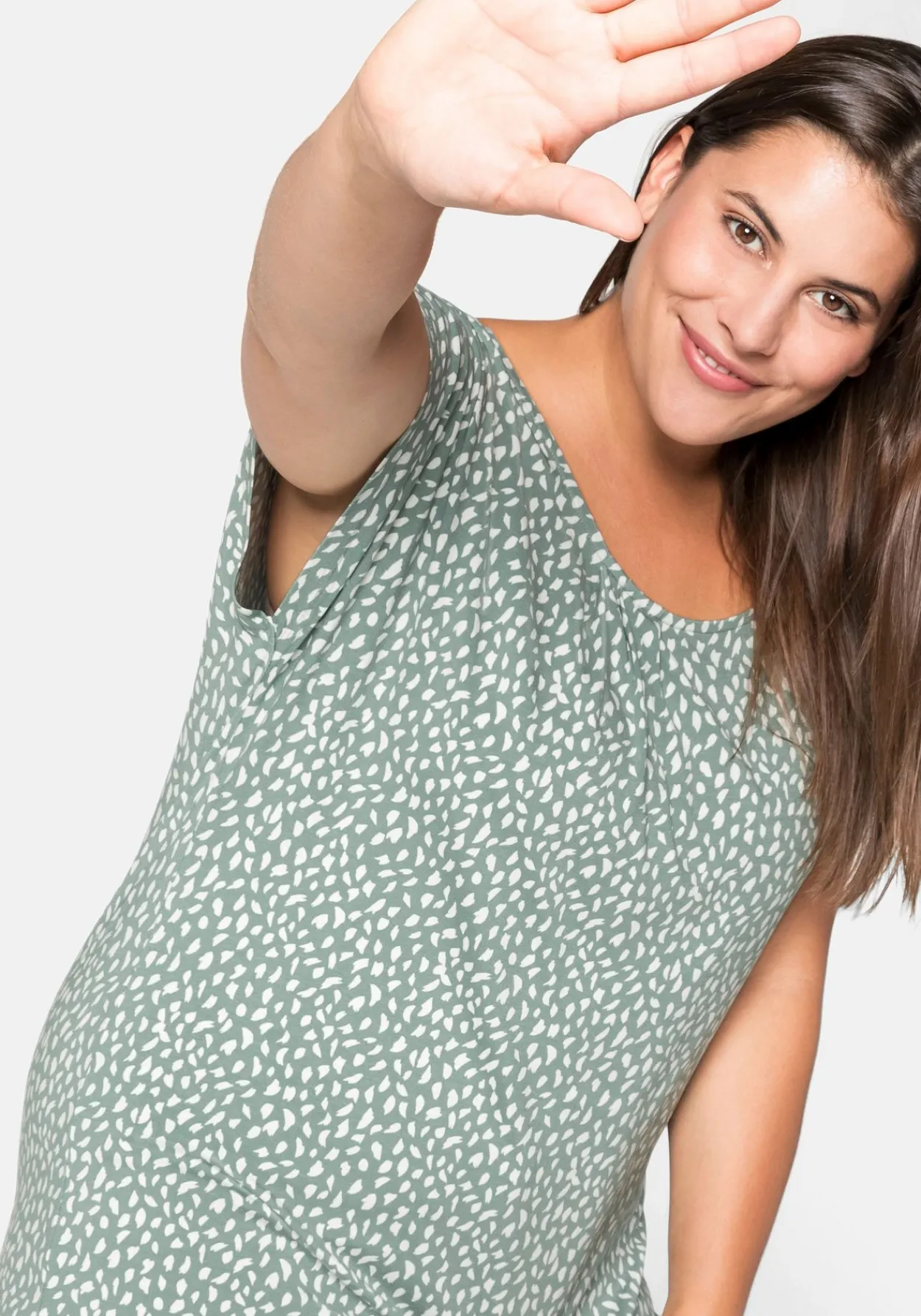 Kurzarmshirt mit Alloverdruck und seitlichen Falten<sheego Hot
