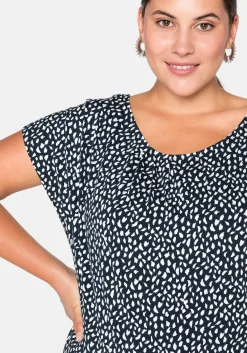 Kurzarmshirt mit Alloverdruck und seitlichen Falten<sheego Online