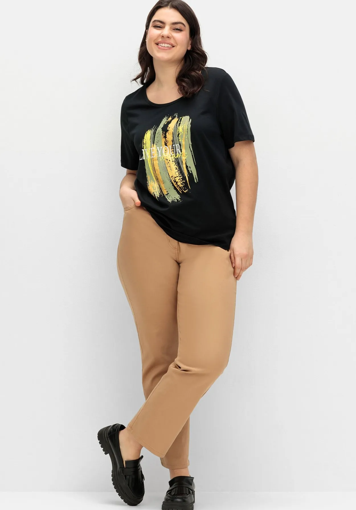 Kurzarmshirt mit Frontdruck und Glitzereffekt<sheego Hot