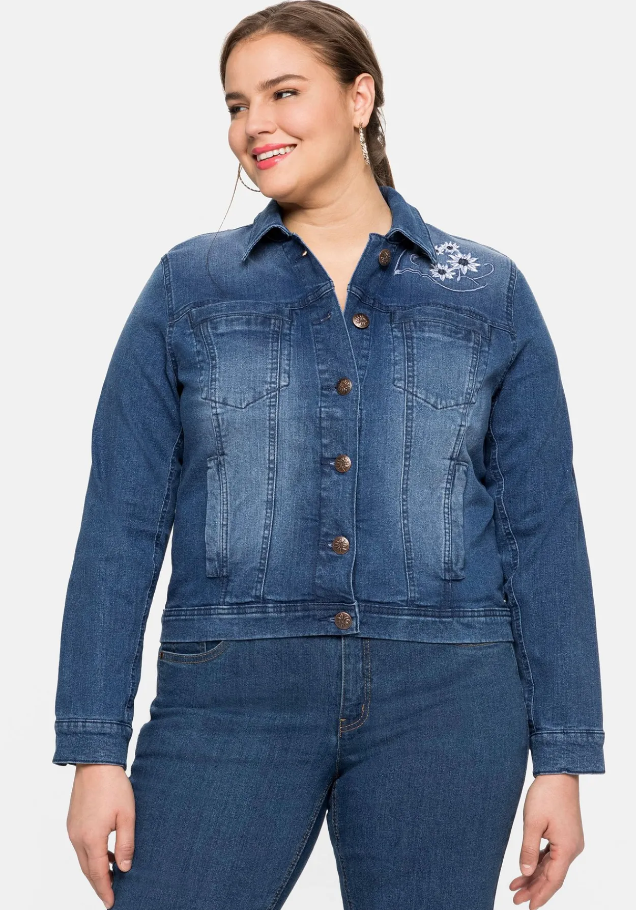 Kurze Jeansjacke mit Trachten-Stickereien<sheego Clearance