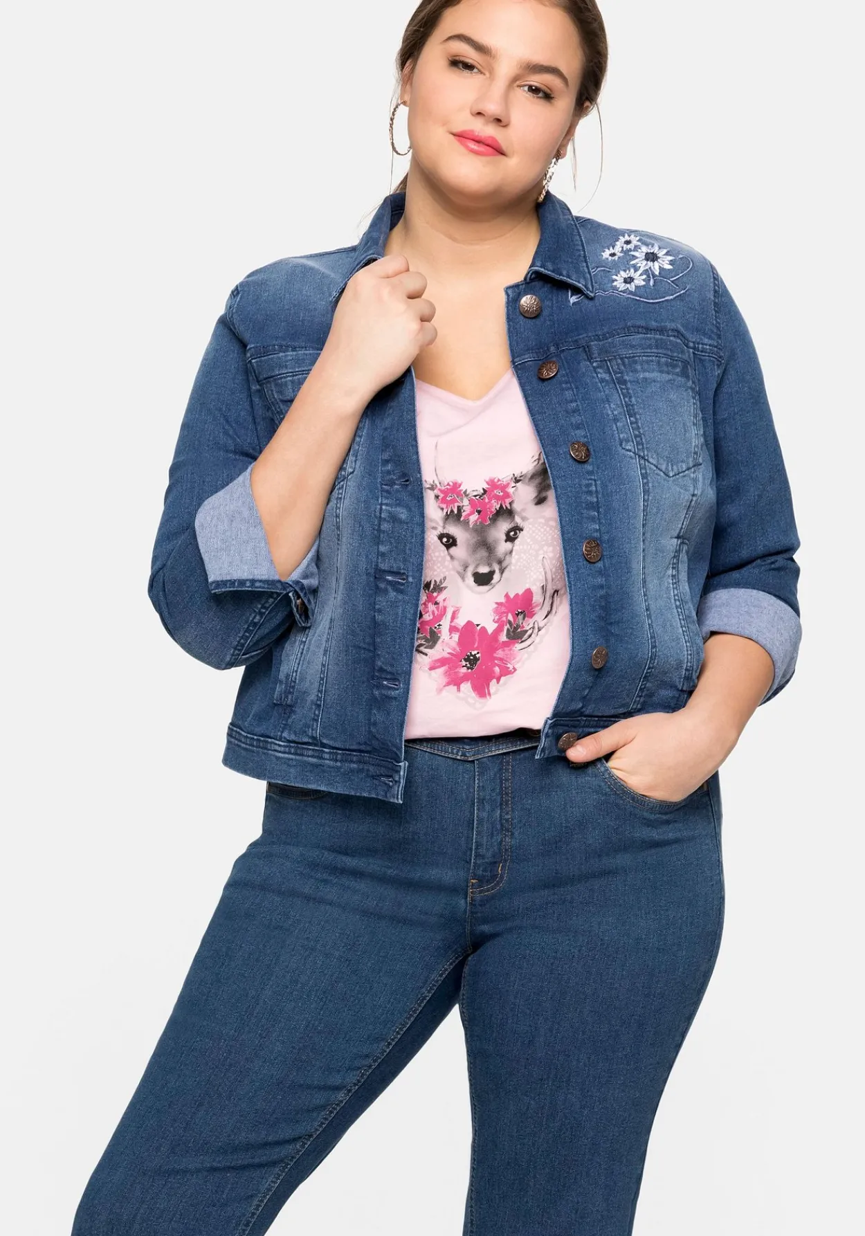 Kurze Jeansjacke mit Trachten-Stickereien<sheego Clearance