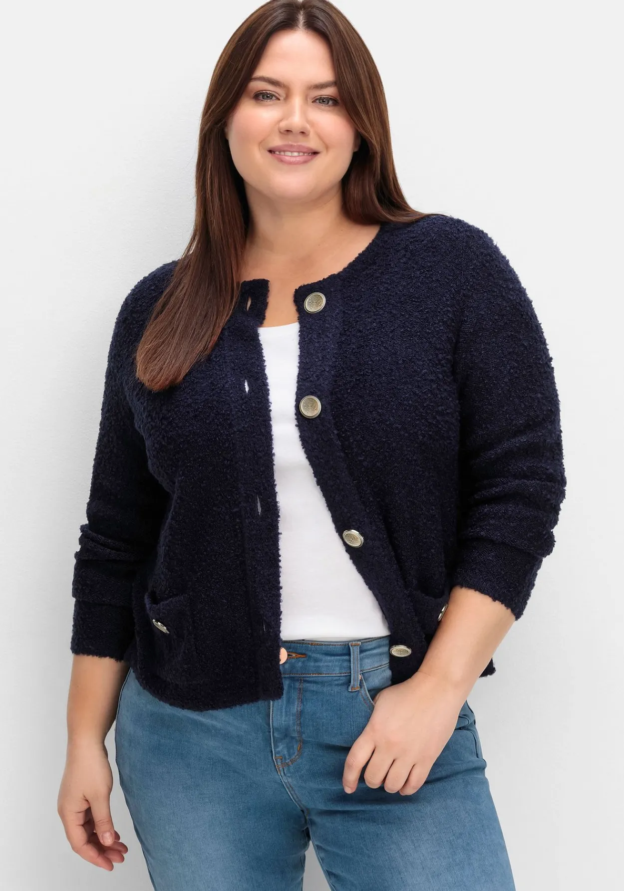 Kurze Strickjacke aus weichem Bouclé<sheego Fashion