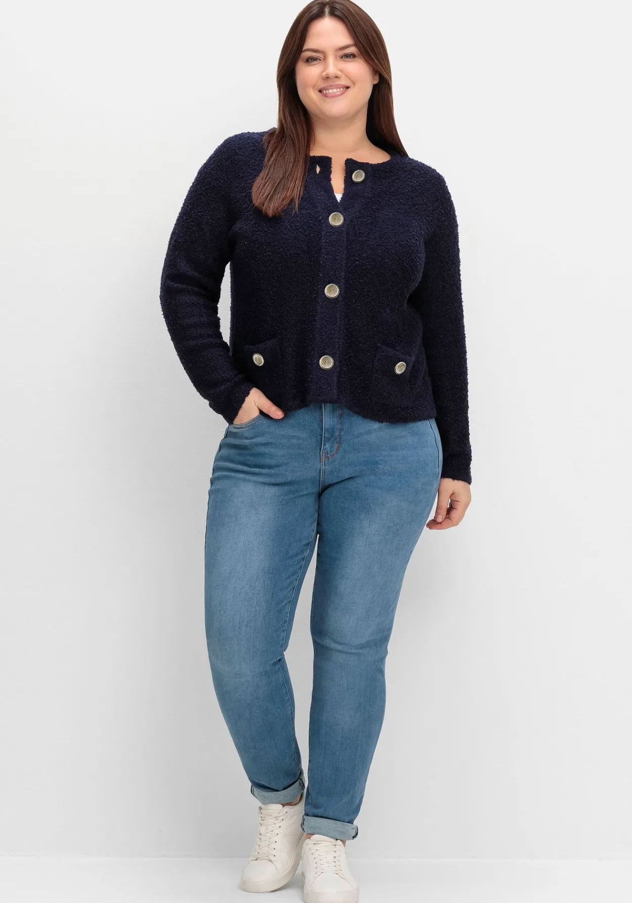 Kurze Strickjacke aus weichem Bouclé<sheego Fashion