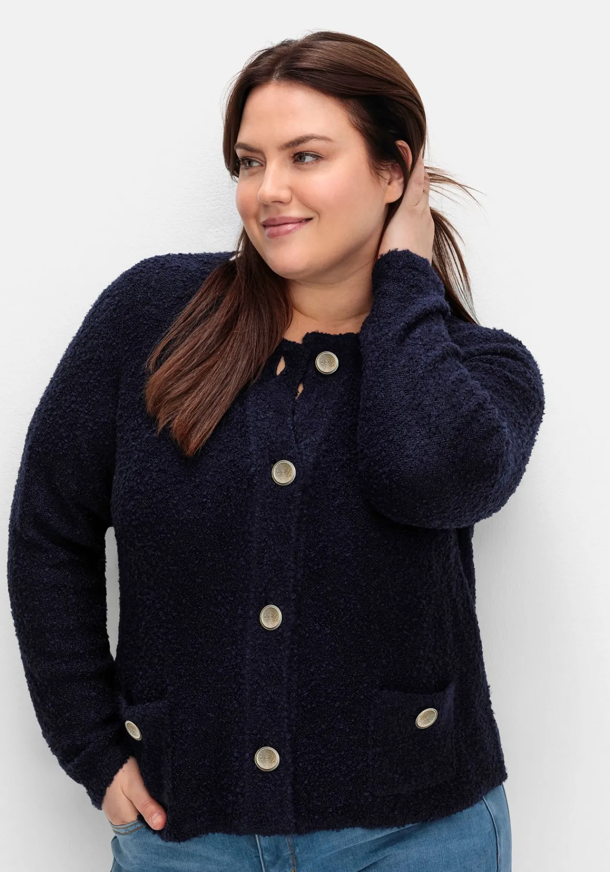 Kurze Strickjacke aus weichem Bouclé<sheego Fashion