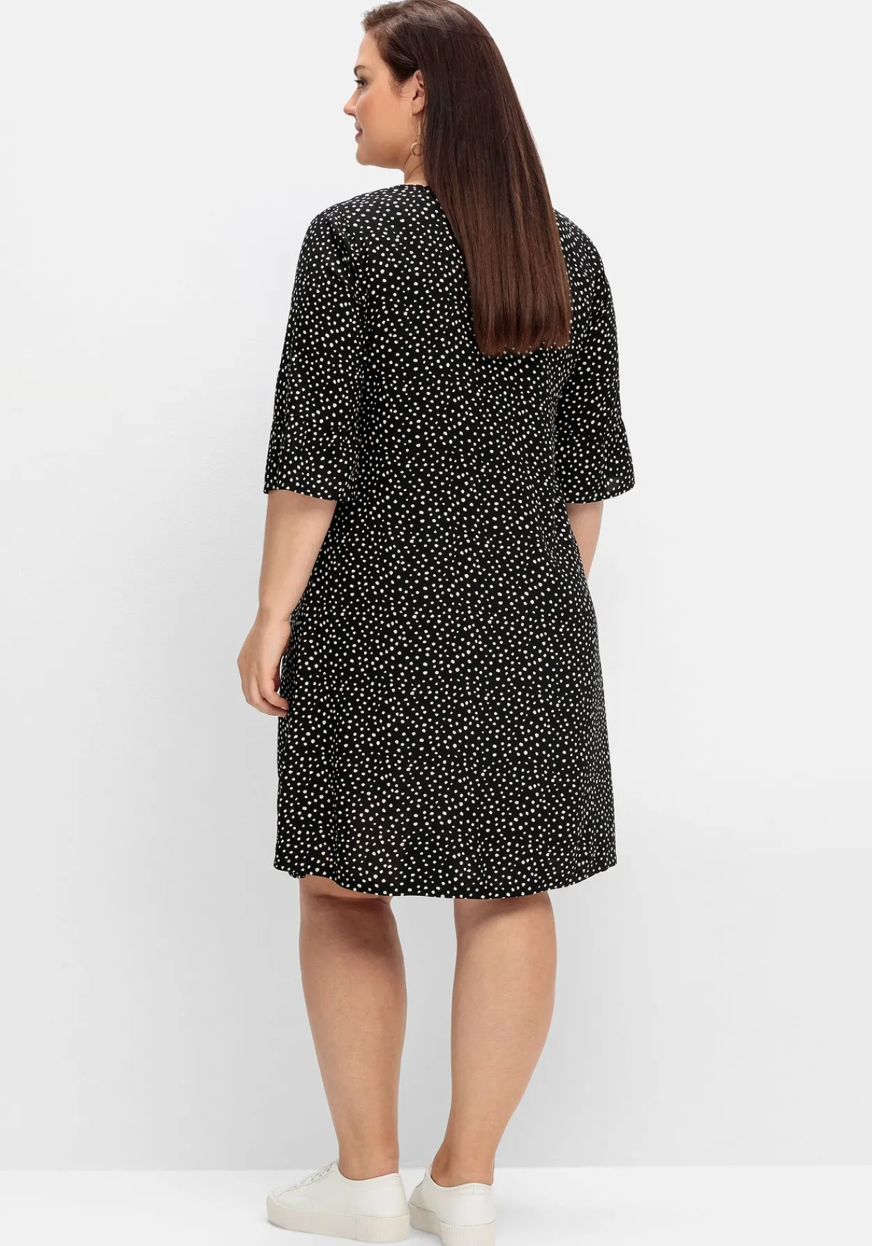 Kurzes Kleid mit 3/4-Arm und Pünktchendruck<sheego Outlet