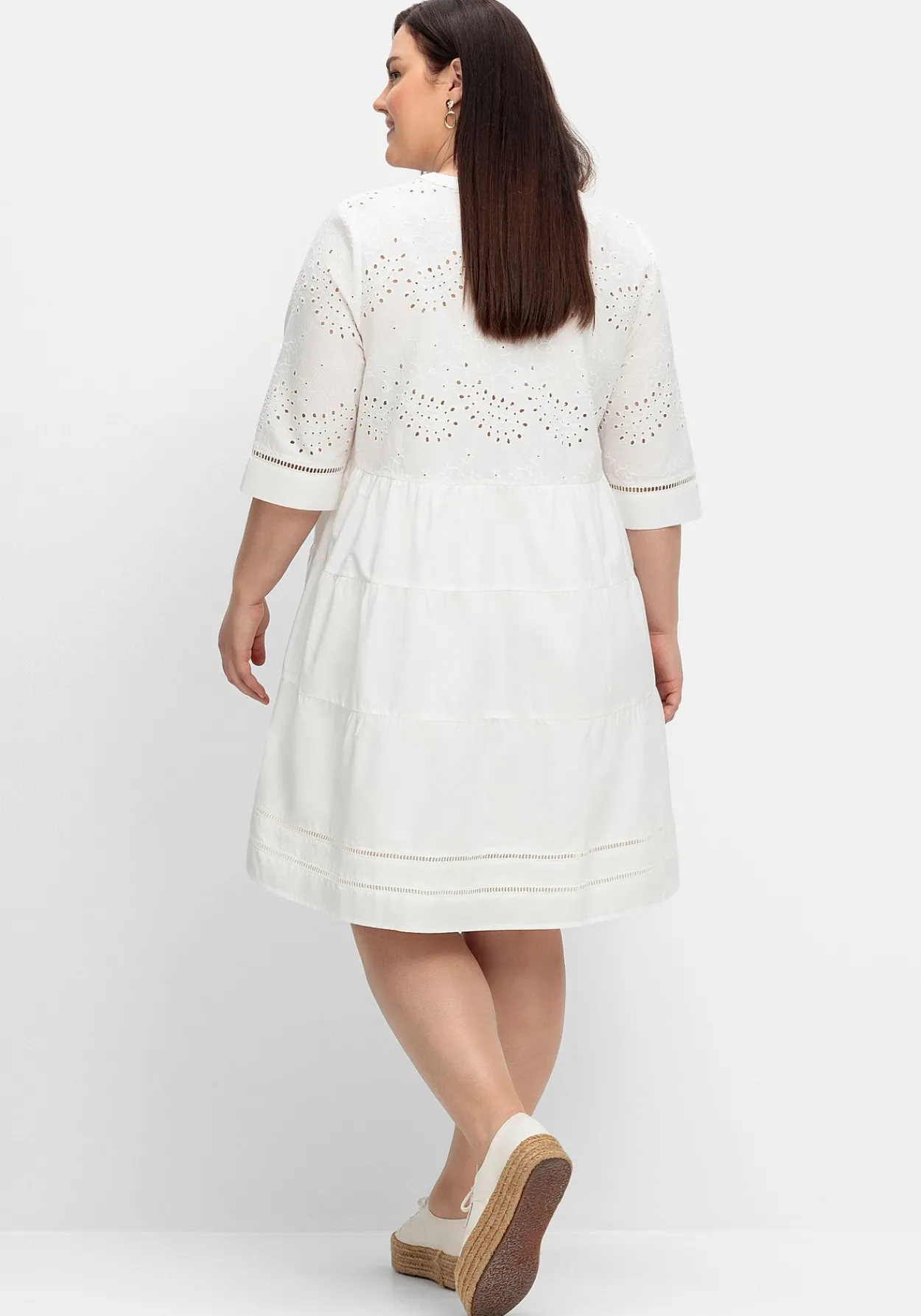 Kurzes Kleid mit Lochstickerei und Ajourmuster<sheego Outlet