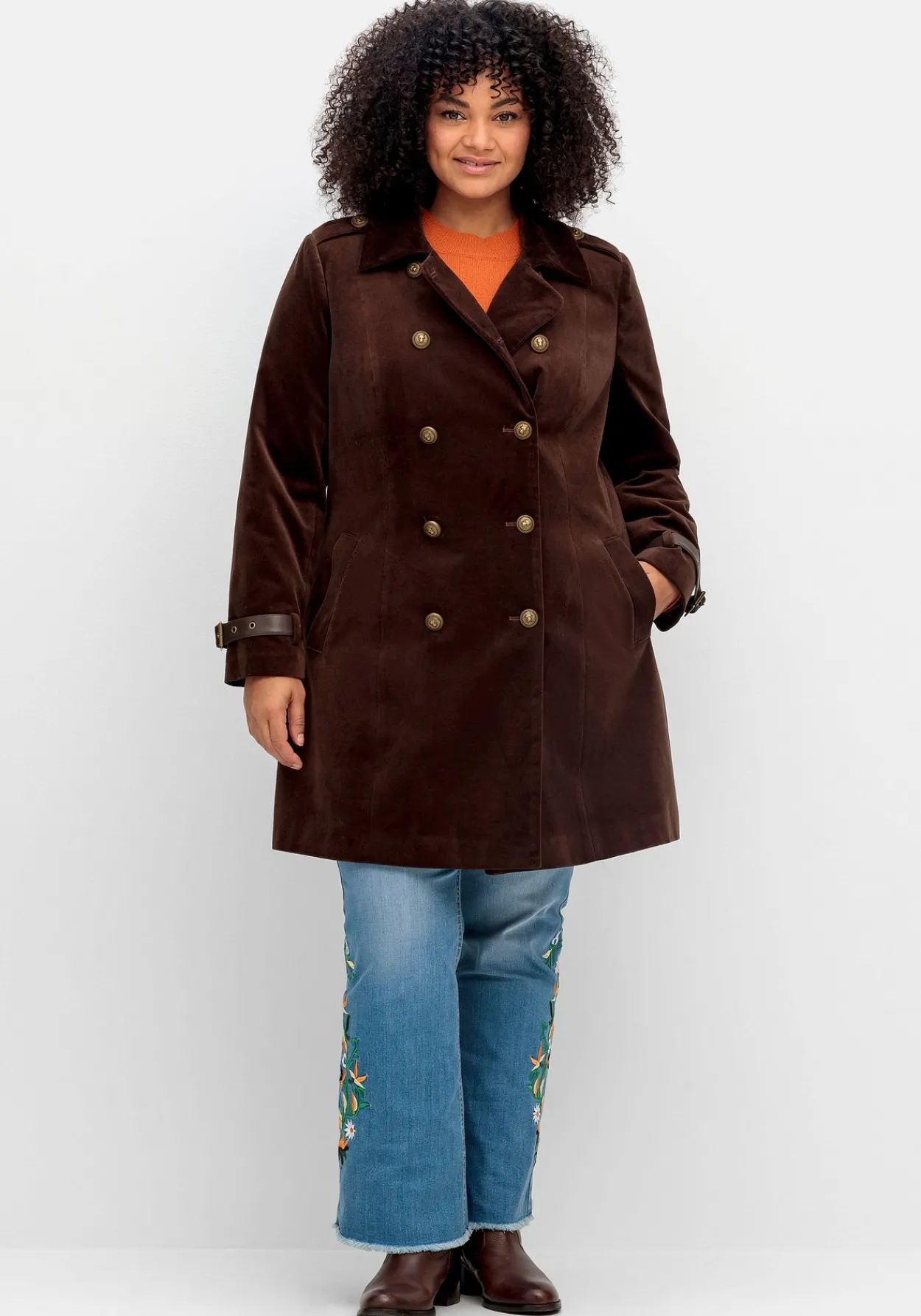 Kurzmantel in Samtoptik, mit 2-reihiger Knopfleiste<sheego by Joe Browns Clearance