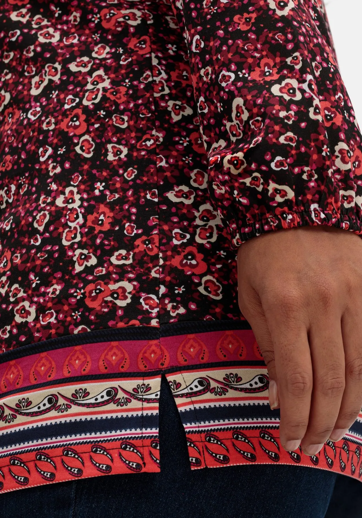 Langarmshirt mit Alloverprint und Herz-Ausschnitt<sheego Online