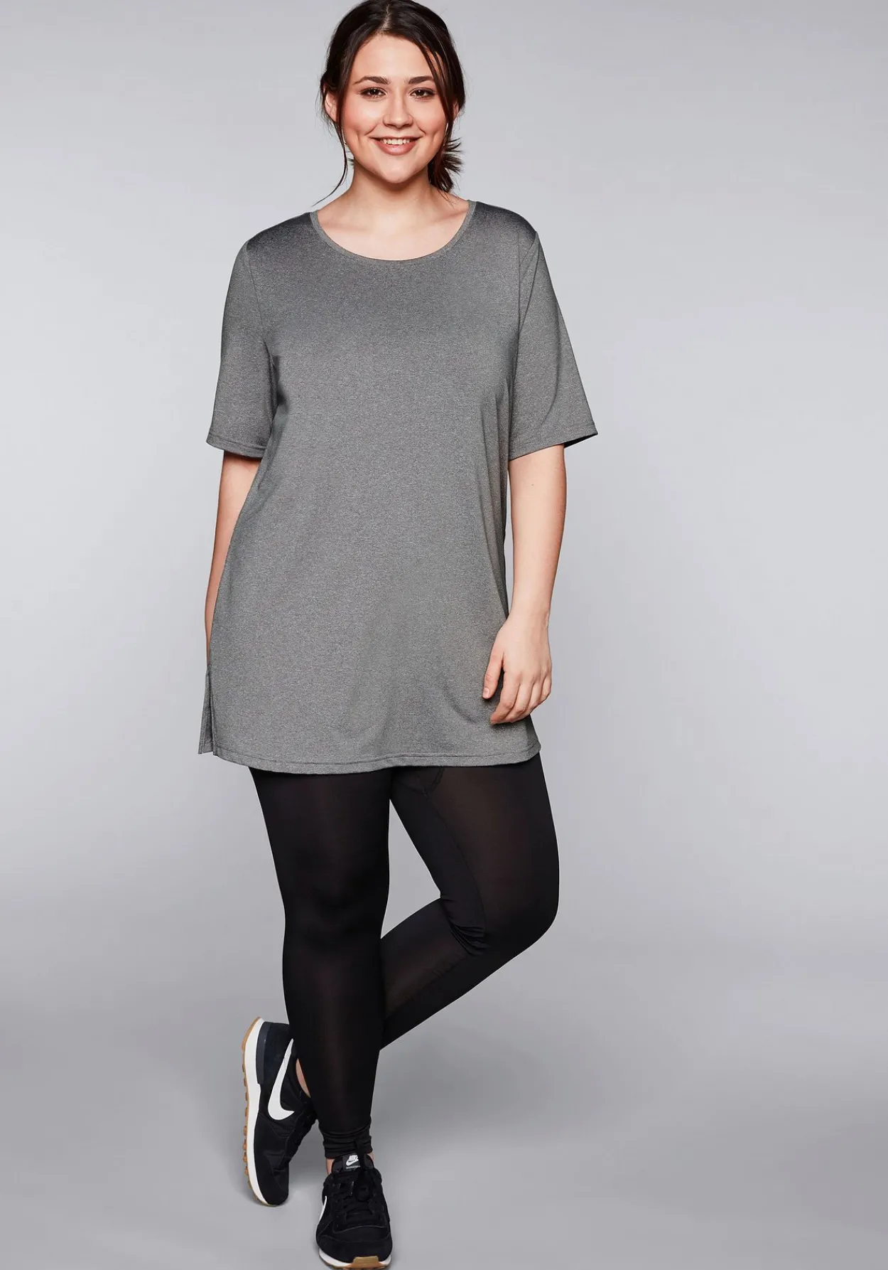 Langes Funktionsshirt mit seitlichen Schlitzen<sheego Best