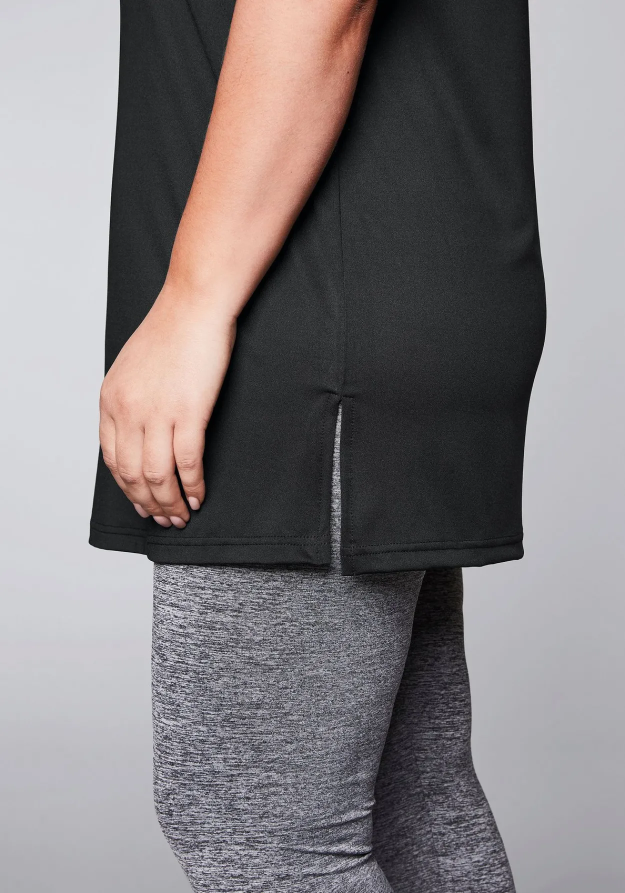 Langes Funktionsshirt mit seitlichen Schlitzen<sheego Online