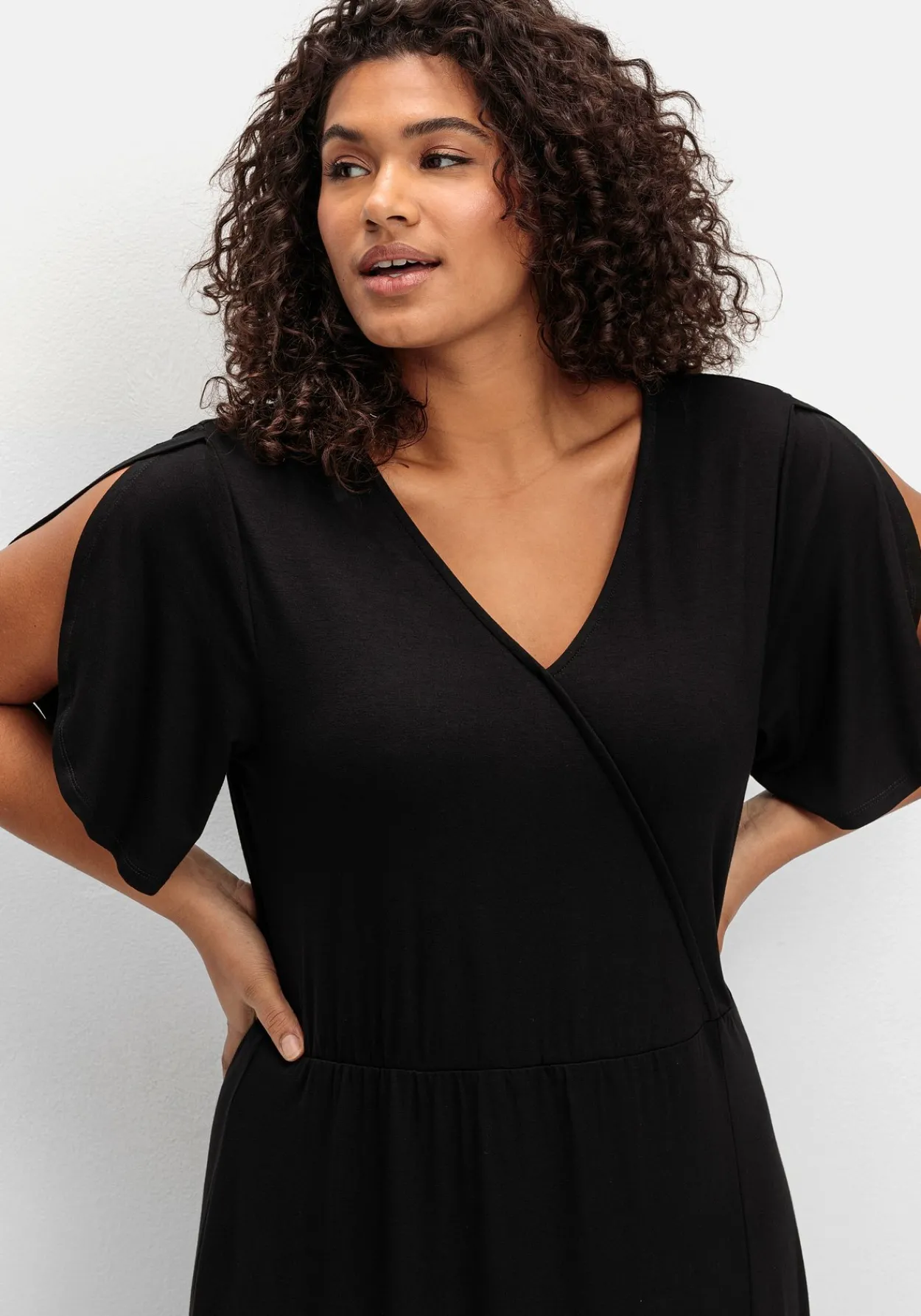 Langes Jerseykleid in Wickeloptik, mit Volantrock<sheego Sale