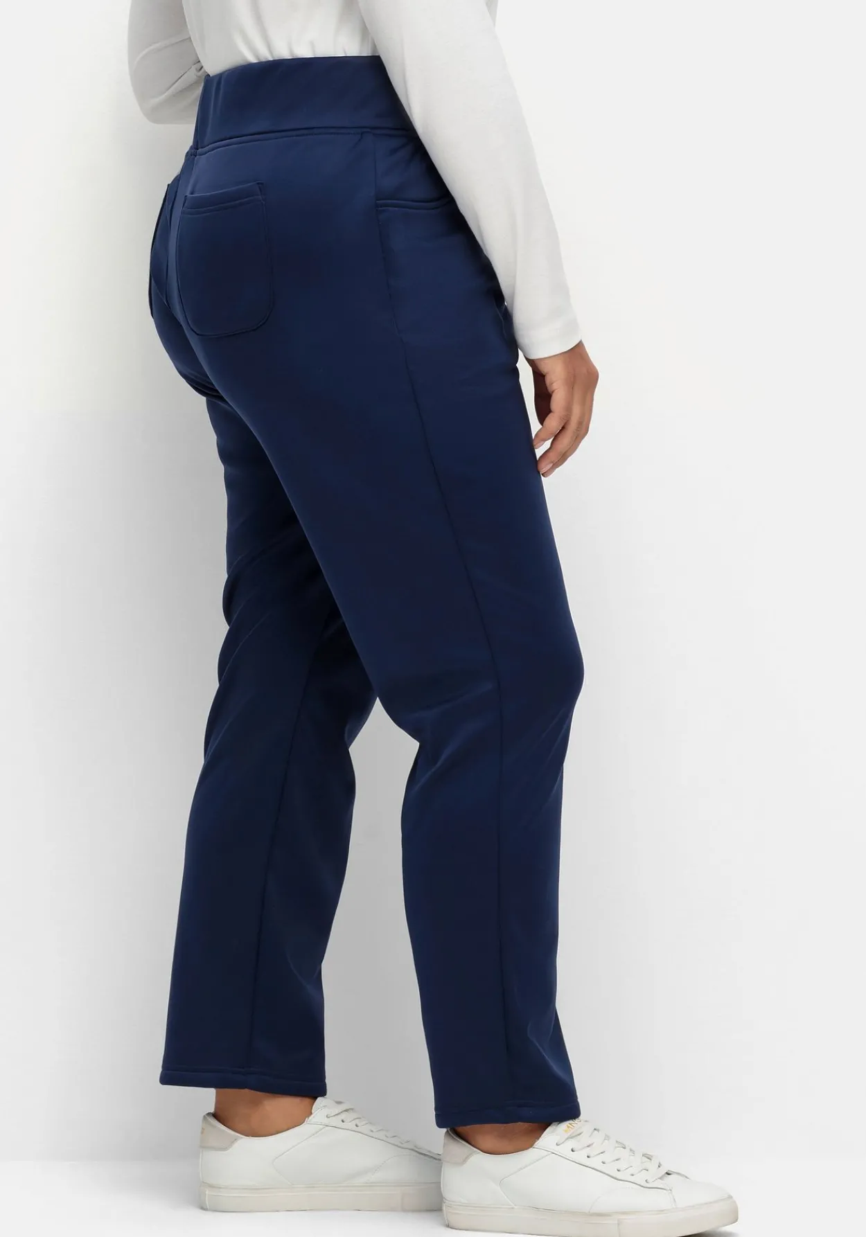 Leicht glänzende Schlupfhose mit Fleece-Innenseite<sheego Fashion